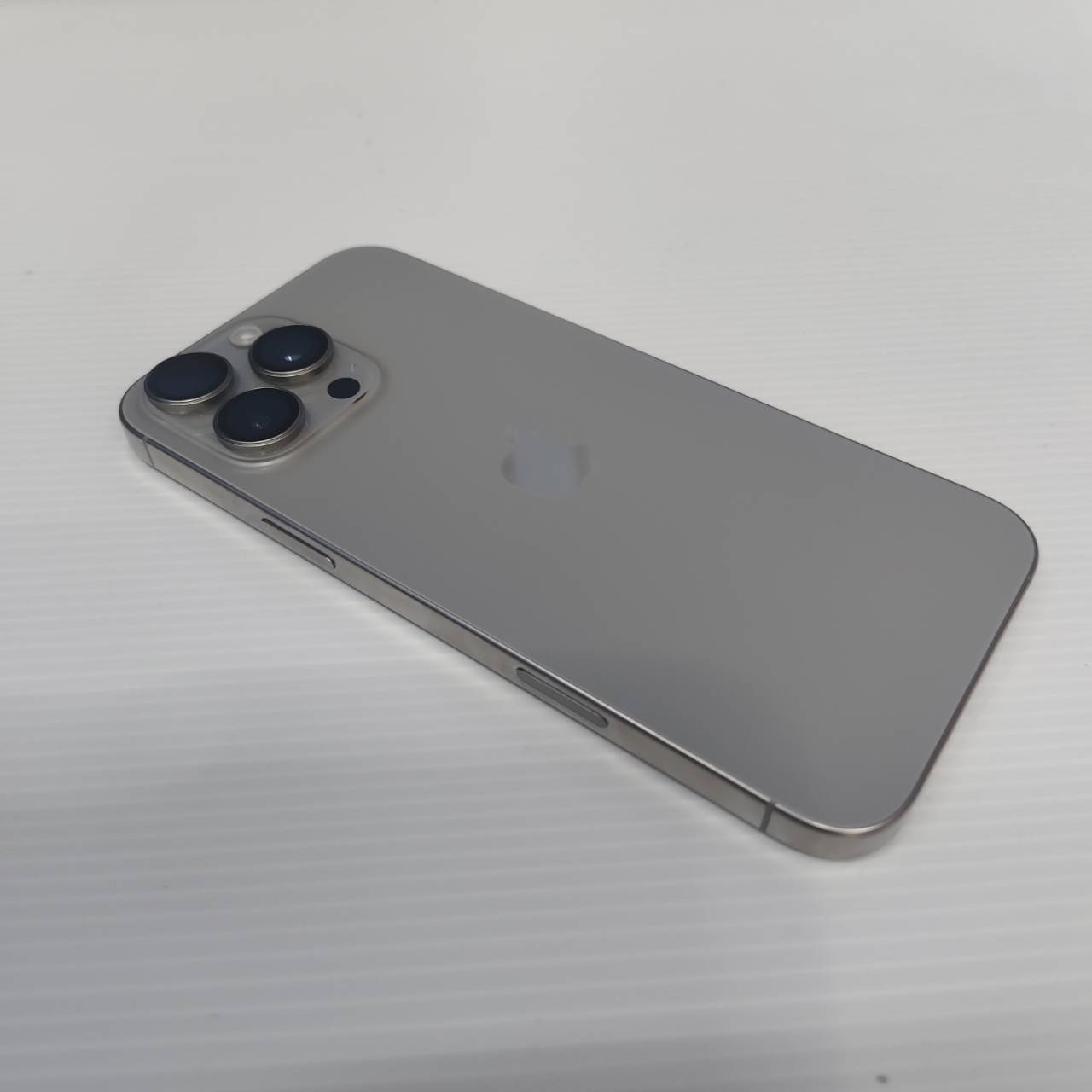 IPHONE 16 Pro Max 512 GB สุขภาพแบตเตอรี่ 94% สภาพเครื่อง 99%