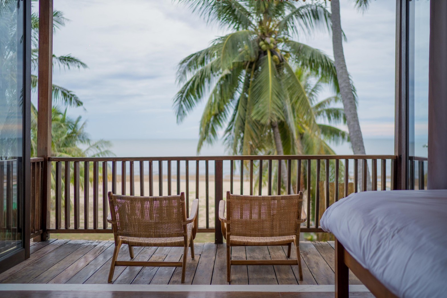 HR15061 บ้านพักติดทะเล The Pamila Beach Villa Kuiburi