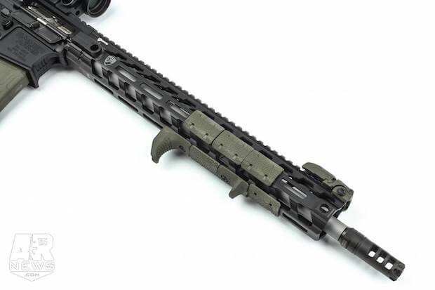 New.ชุดหน้า Fortis REV M4 CMMG / 5.56 12"- งาน CNC น้ำหนักเบาเพียง 25กรัม - ใช้ติดตั้งกับแกน Delta Ring ได้เลย (ดูตามรูป) - มีช่องสำหรับอุปกรณ์ Keymod - มีราง20mm มาตรฐาน - มีช่องหูกวิน 4 ช่อง สีดำ ราคาพิเศษ
