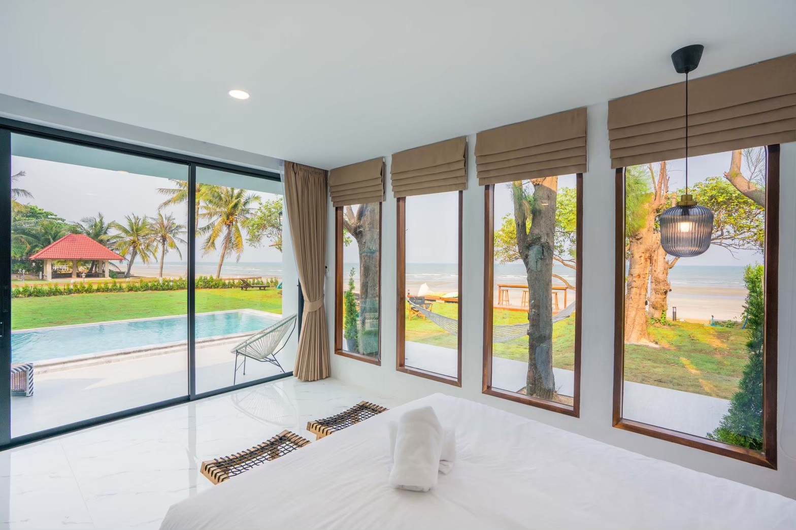 HR15050 บ้านพักติดทะเล The Century Beach Villa Cha Am