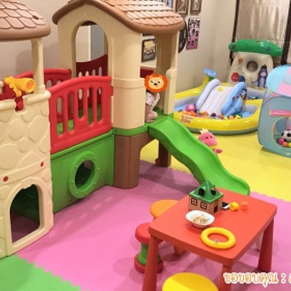 บ้านน้อยสองชั้นหลังคาน้ำตาล