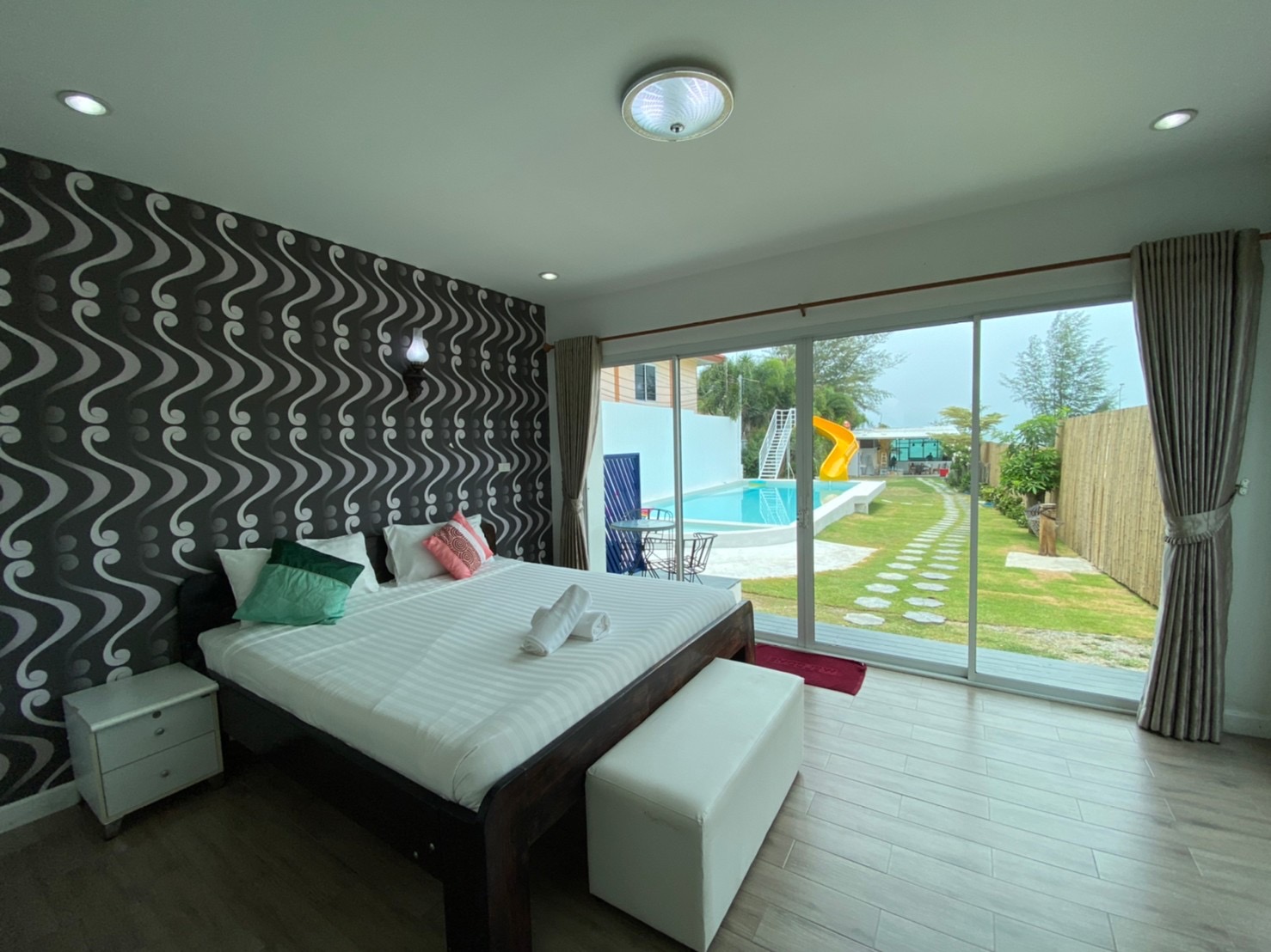 HR15047 บ้านพักติดทะเล The Zarento beach