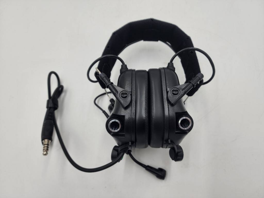 New.ครอบหูฟัง Earmor M32 MOD4 ( Earmor M32 Tactical Headset ) 🔱ออกแบบมาเพื่อใช้ลดเสียงดังในสถานที่ต่างๆ เช่น สนามยิงปืน, โรงงานอุตสาหกรรม, เครื่องจักรหนัก, ลานบิน เป็นต้น 🔱มีไมค์สื่อสาร ( สลับซ้าย-ขวาได้ ) 🔱ช่วยตัดเสียงที่ดังเกิน 8