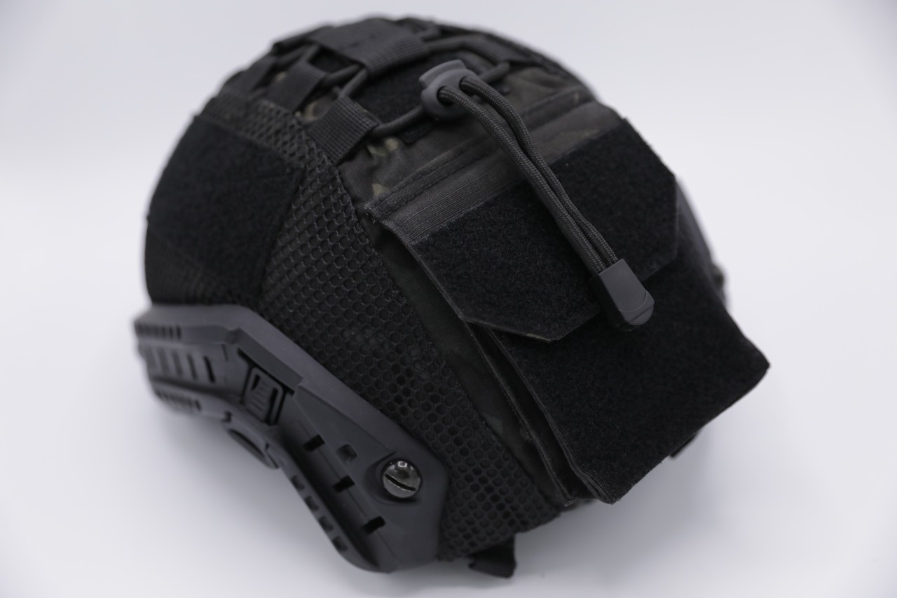 ผ้าคลุมหมวกฟาส Gen3 (ผ้าคลุมหมวกฟาส-ตาข่าย) Mesh Fast Helmet Cover คุณสมบัติ : #ผ้าคลุมหมวกสำหรับ หมวกfast #ตัวผืนผ้าคลุมมีขนาดใหญ่กว่าไซค์ทั่วไปในท้องตลาด ทำให้เมื่อติดตั้งแล้วจะครอบคลุมหมวกได้ดีกว่า และ จัดทรงได้ง่ายกว่า #กระชับยิ่งขึ้นด้วยสายปรับรัด #ม