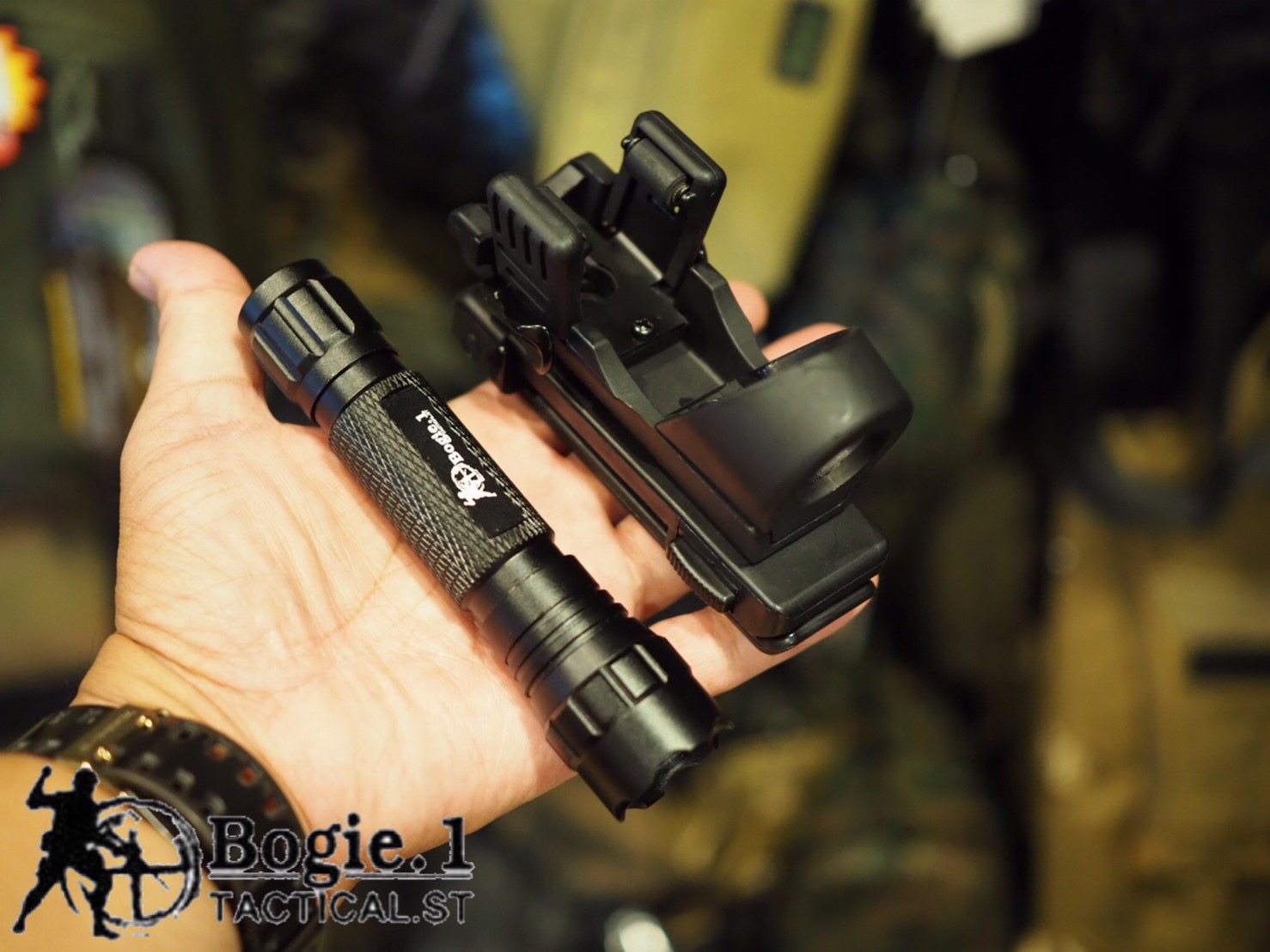 🔥ลูกค้าสามารถดูสินค้าทั้งหมดจาก แอด id Line:@bkkboy88 (ใส่ @ นำหน้าด้วยนะครับ) 🔥 ✅New.สินค้ามาใหม่ ✅จำหน่ายอุปกรณ์ยุทธวิธีทุกชนิด จัดส่งทั่วประเทศ EMS / เคอรี่ / ขนส่งเอกชน ✅ติดต่อสอบถามสั่งซื้อสินค้าทาง in box ได้ตลอด