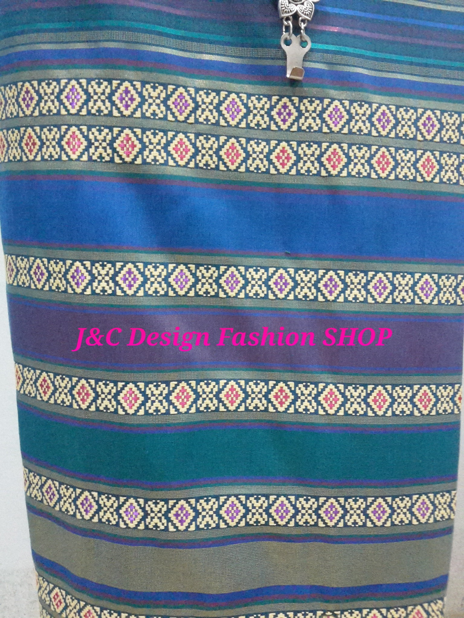 ผ้าถุงสำเร็จรูปแบบป้ายเลื่อนตะขอไทยล้านนา ผ้าถุงสำเร็จรูปยกดอกสอดดิ้นเงิน ผ้าฝ้ายมัดหมี่ตัดสำเร็จสอดดิ้นเงิน พร้อมส่ง