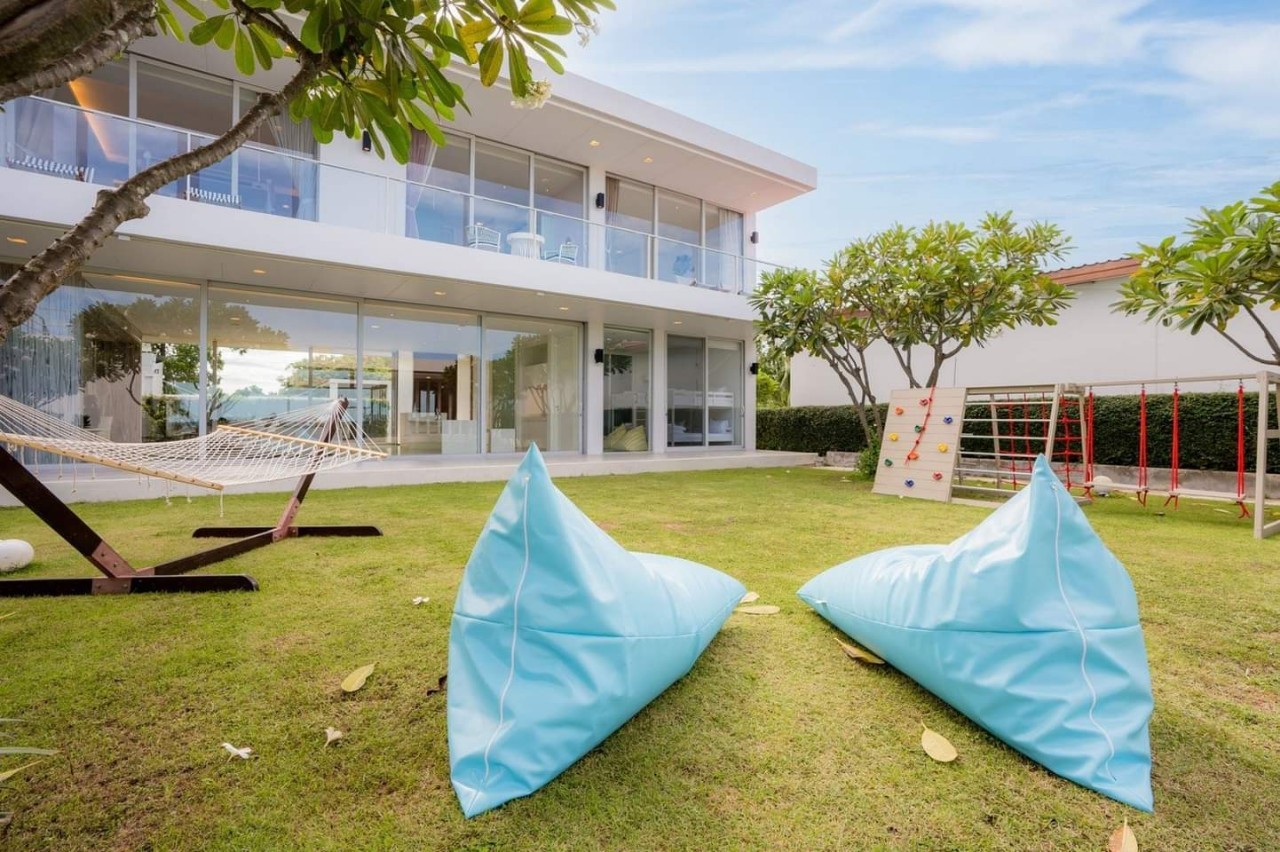 HR15049 บ้านพักติดทะเล The Breezy Beach Pool Villa Cha Am