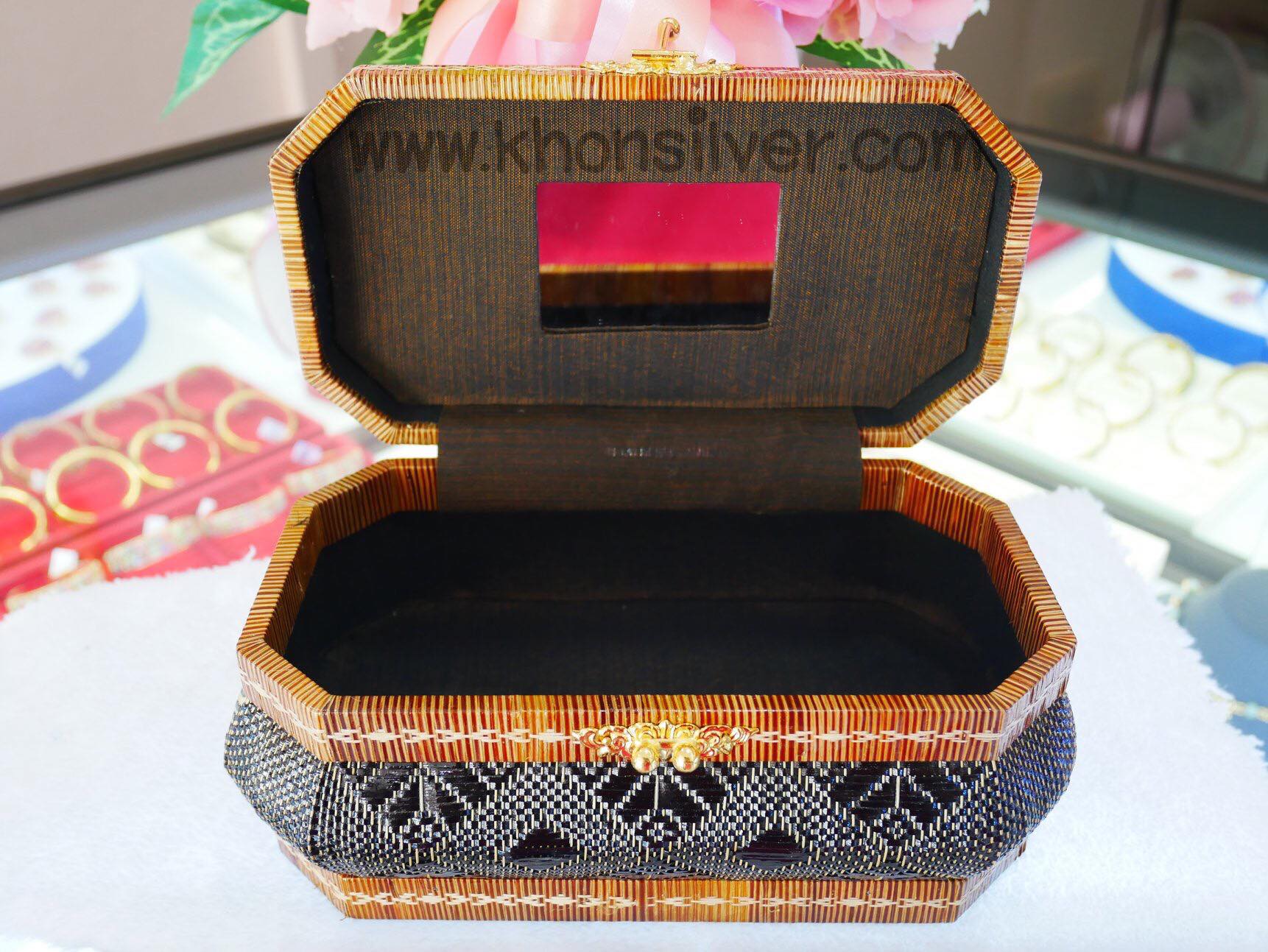 กระเป๋าย่านลิเภา