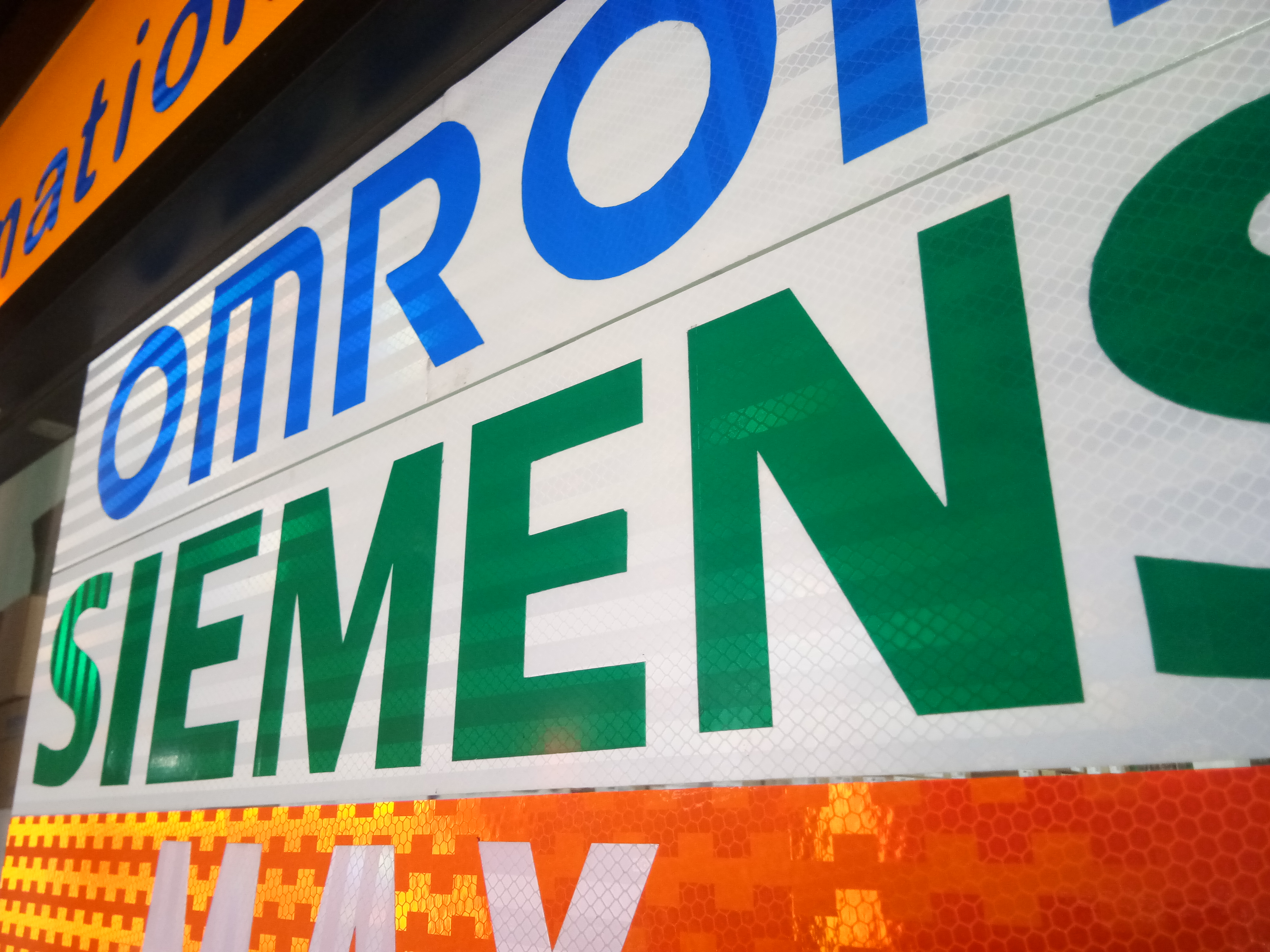 รับตัดสติ๊กเกอร์ 3M สูงสุด 48 นิ้ว ไม่ต้องต่อ ป้ายสติ๊กเกอร์