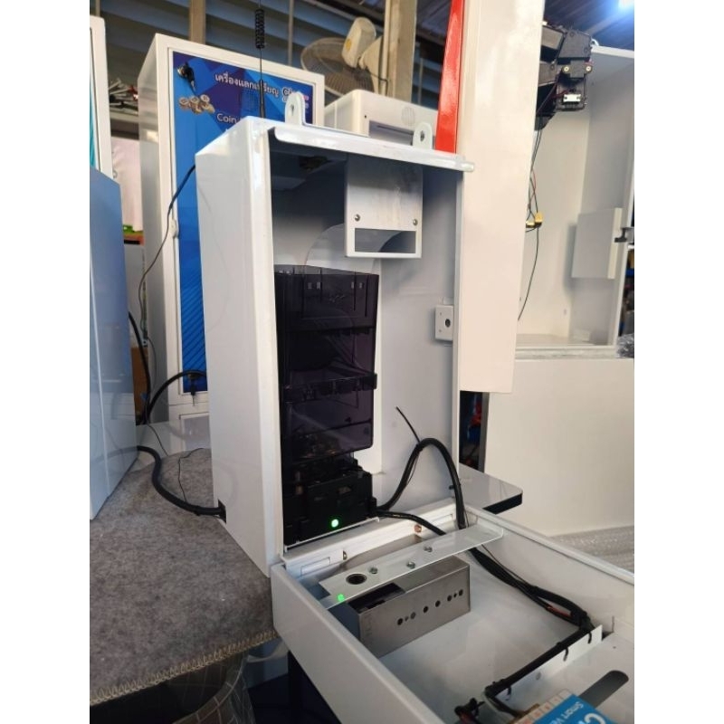 เครื่องแลกเหรียญQR แบบติดผนัง รุ่นไม่มีตัวรับแบงค์