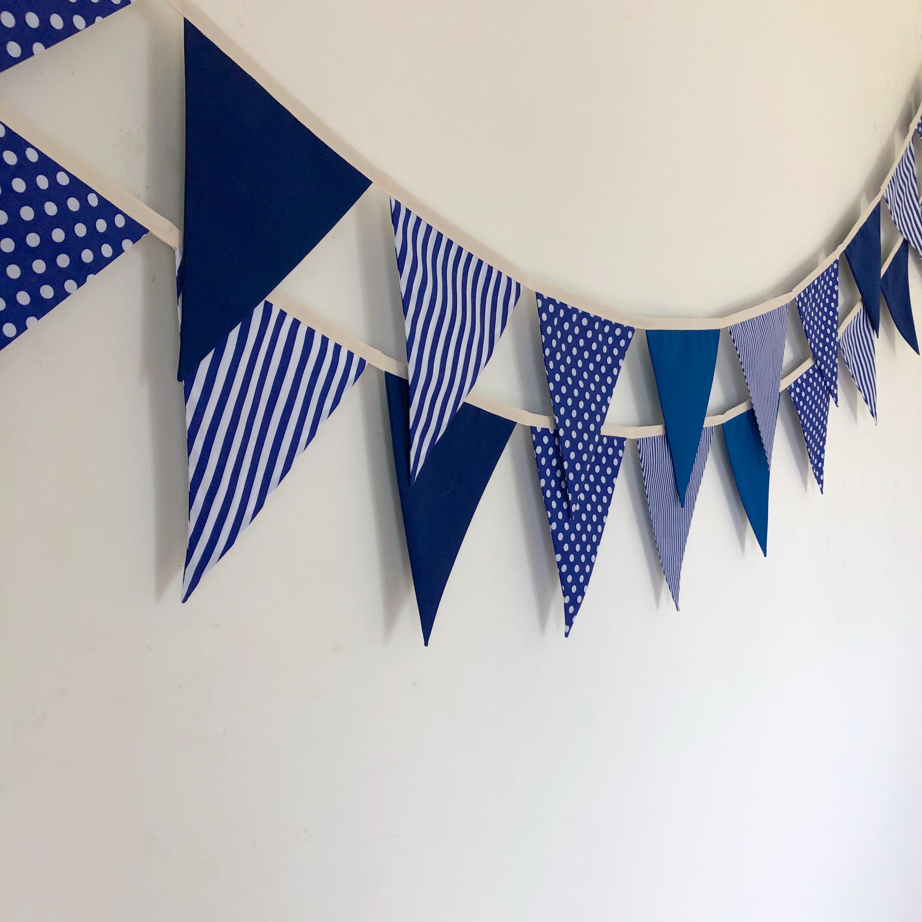 ธงผ้าโทนสีน้ำเงิน