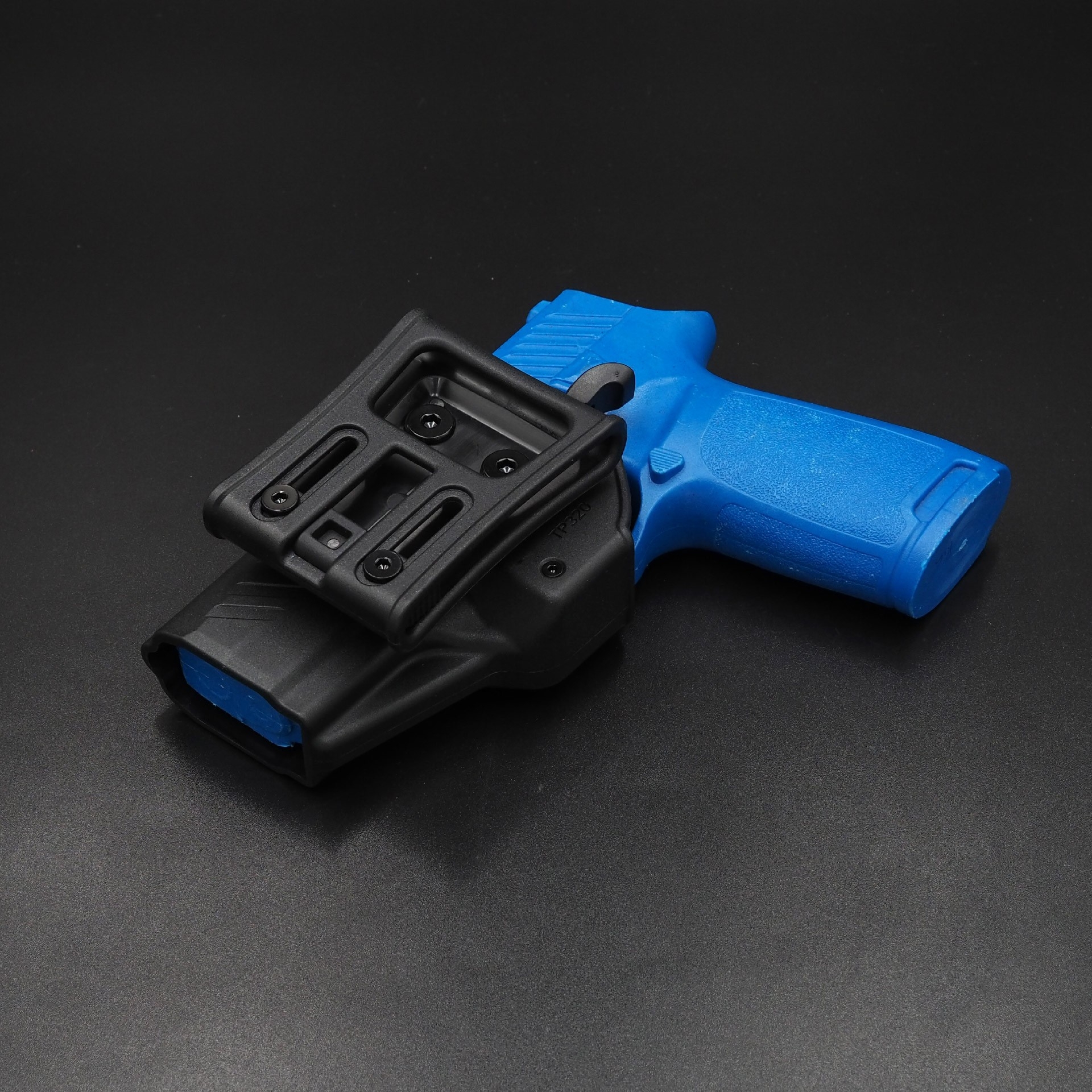 New.ซองพกนอก ปลดล็อคนิ้วโป้ง รุ่น Sig Sauer P320 Carry ( Cytac T-Thumbsmart Holster ) -ผลิตจากวัสดุ Polymer เกรดคุณภาพ แข็งแรงทนทาน -ออกแบบให้ปลดล็อคนิ้วโป้ง ใช้งานง่ายเป็นธรรมชาติ และปลอดภัยยิ่งขึ้น -ด้านหลังเป็นเพลทเหน็บเข็มขัด ชนิดพิเศษ มีแผ่นยางเสริม 