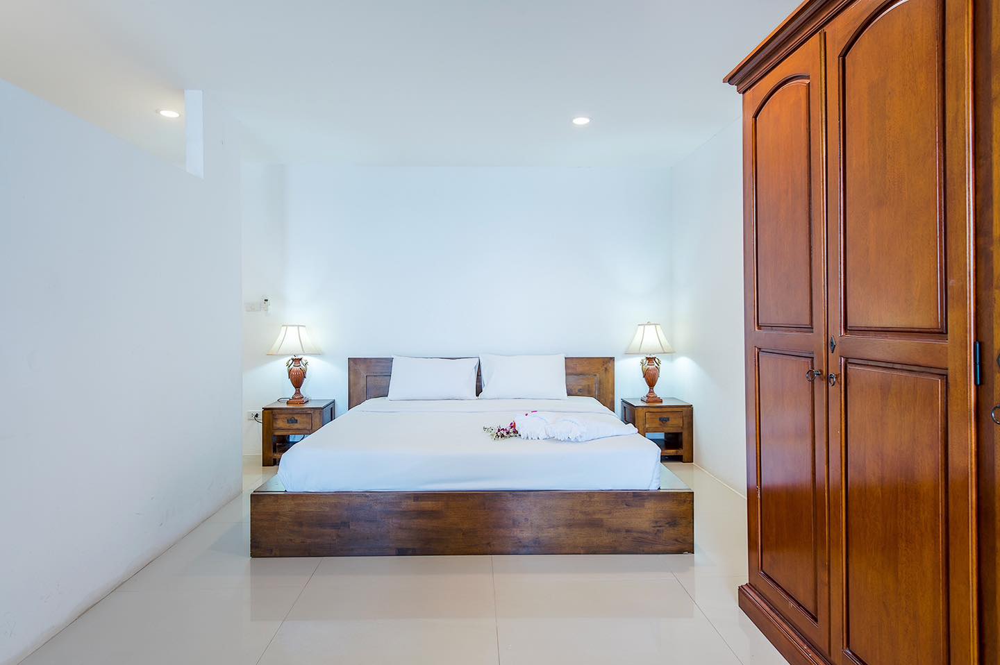 HR15072 บ้านพักติดทะเล The White Beach Villa Pranburi