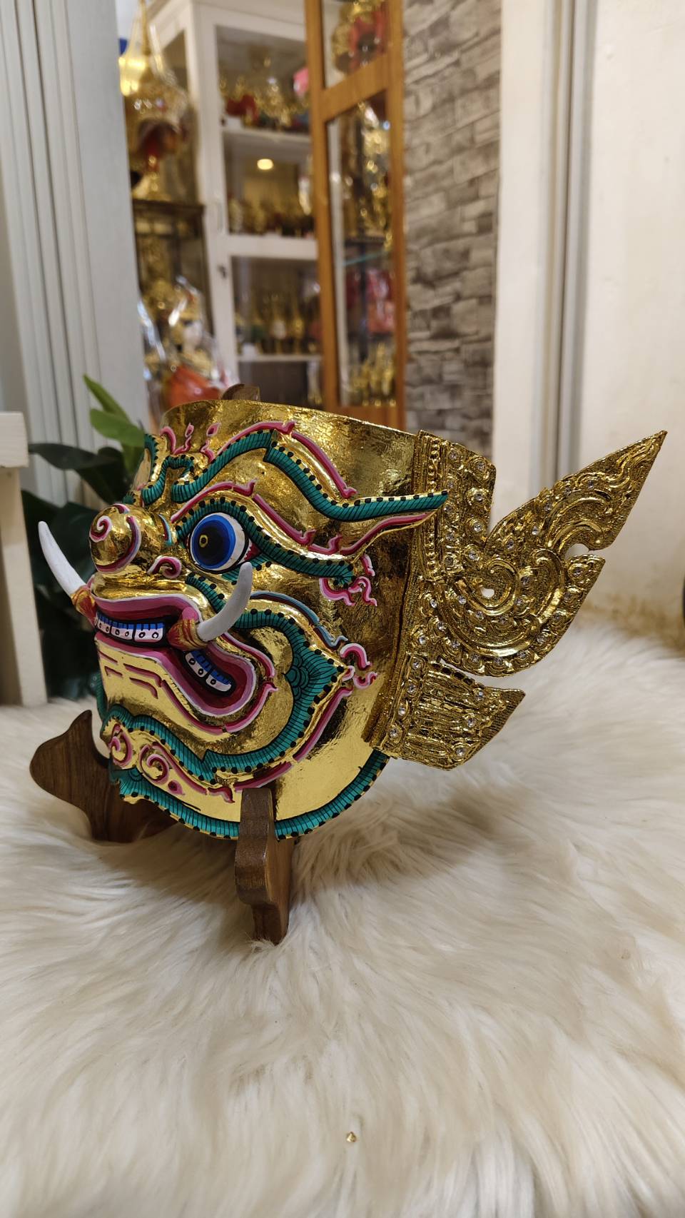 หน้ากากยักษ์ (หน้าทอง)