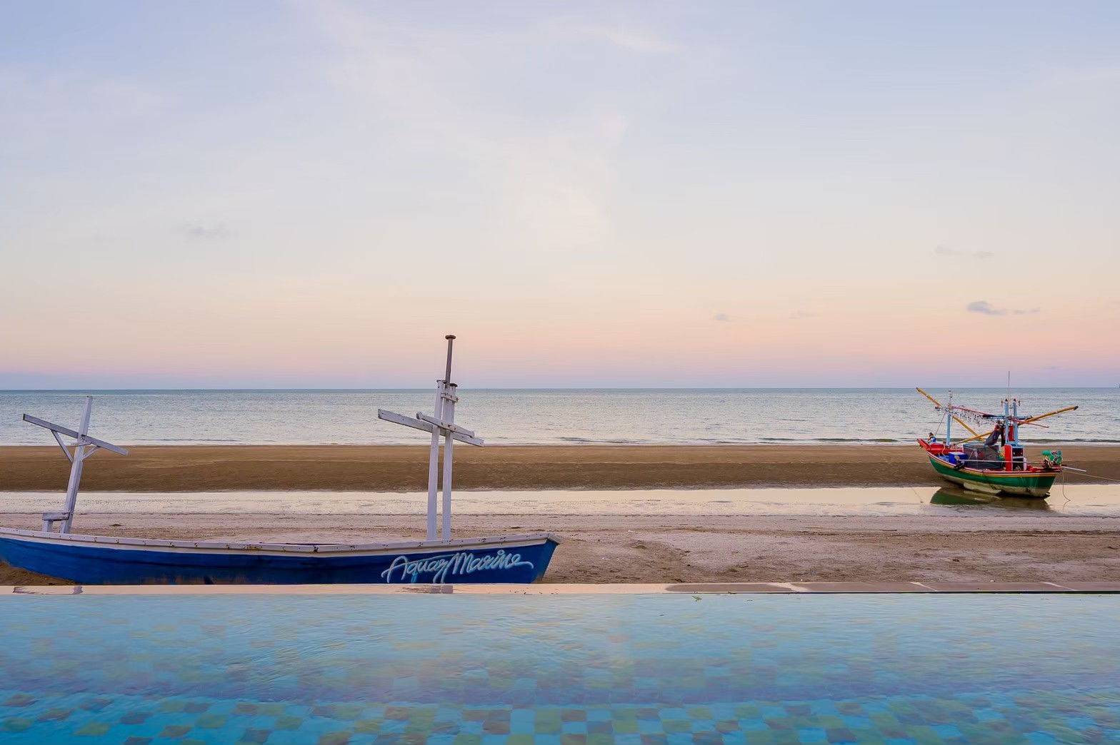 HR15064 บ้านพักติดทะเล The Ocean Beach Villa, Sam Roi Yod.