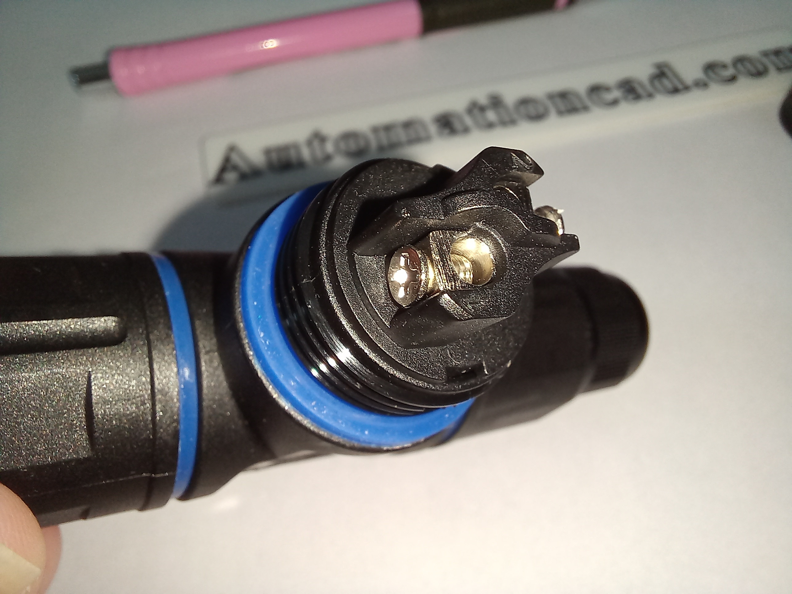 ข้อต่อสายไฟกันน้ำ แบบตัว T ใช้กับสายไฟ ขนาด 0.3 ถึง 1.5 mm² 2 เส้น แบบขันน็อต