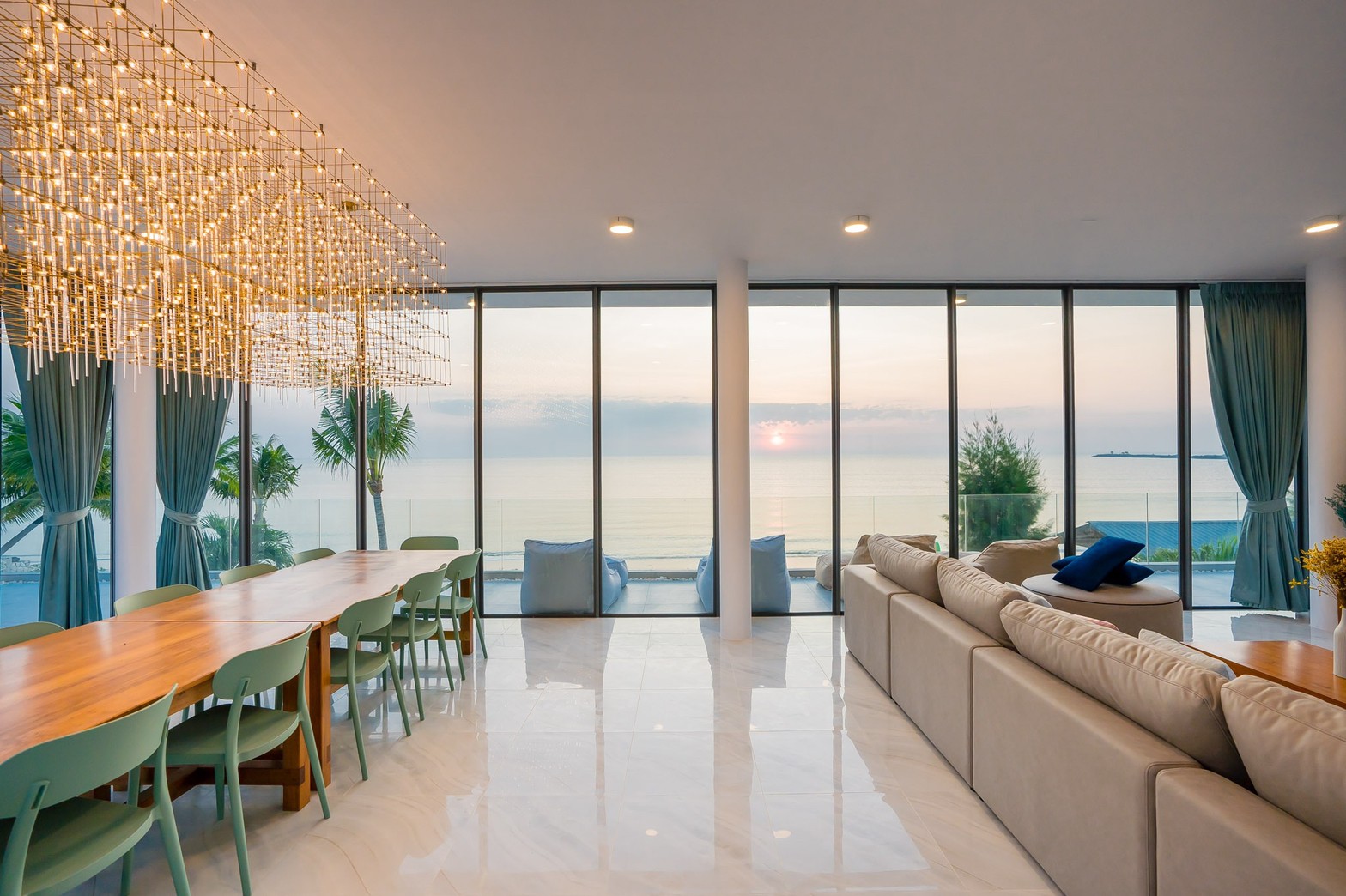 HR15060 บ้านพักติดทะเลชะอำ The Leon Beach Pool Villa Cha Am