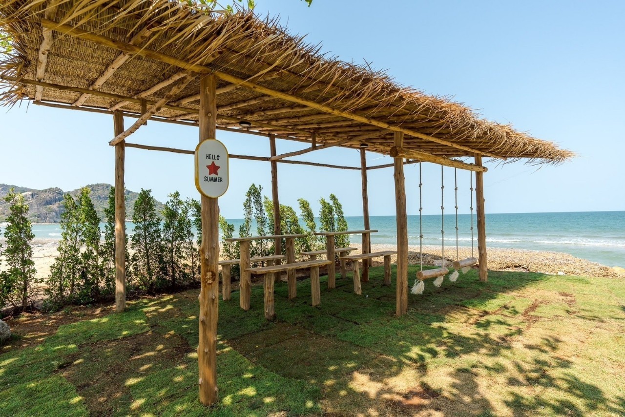 HR15080 The Bristol Beach Huahin Pool villa