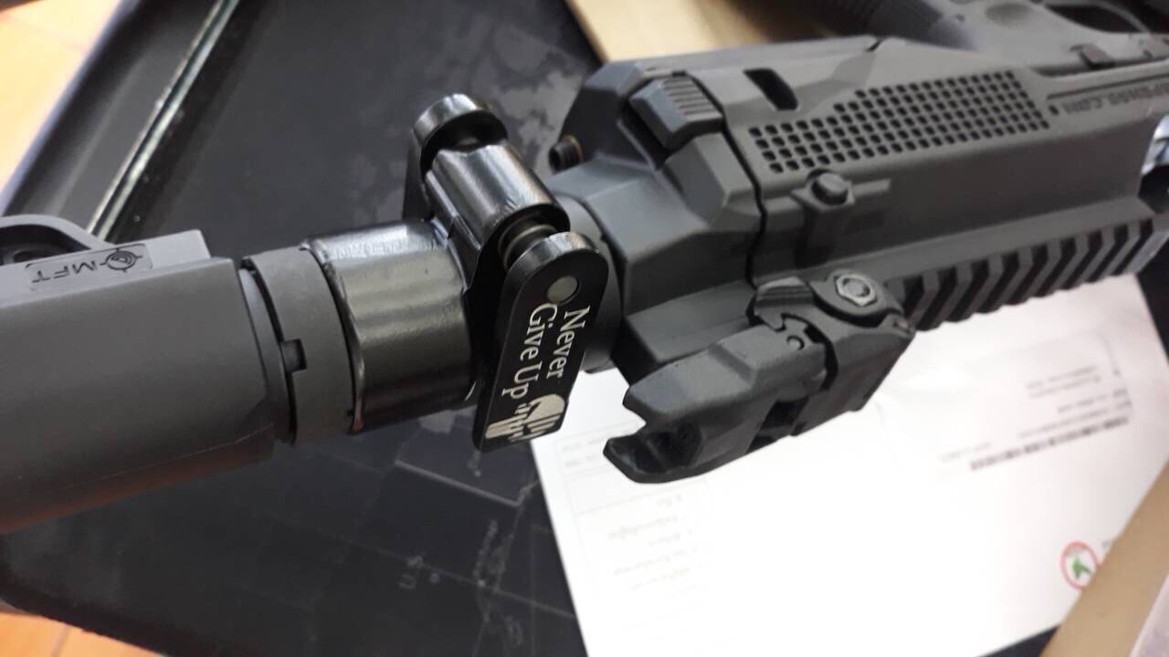 New.ชุดสุดคุ้ม ชุดประกอบ Kidon ✅สามารถใส่ปืนสั้นได้หลายรุ่น : (ยกตัวอย่าง) #Glock 17/18/19/23/34/35/40 #Sig Sauer P320/P250/P226 #STI Staccato P5 (9mm) (STI P5) #CZ 75,CZ 75-D #บาเรสต้า 92F,PX4 คุณสมบัติ : #สามารถใช้กับปืนสั้นได้หลายรุ่น (ต้องมีราง