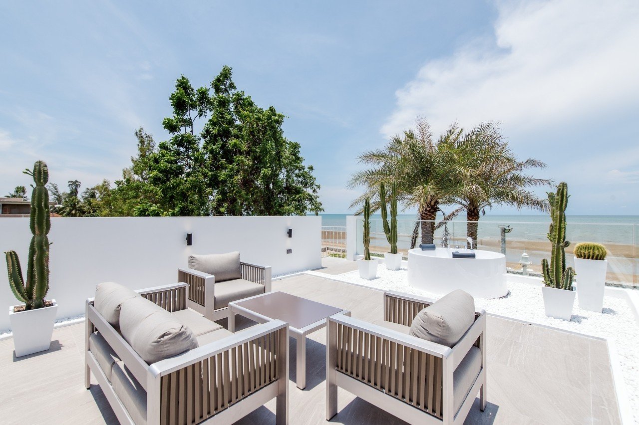 HR15030 บ้านพักติดทะเล The Vacation Beach Pool Villa Cha Am