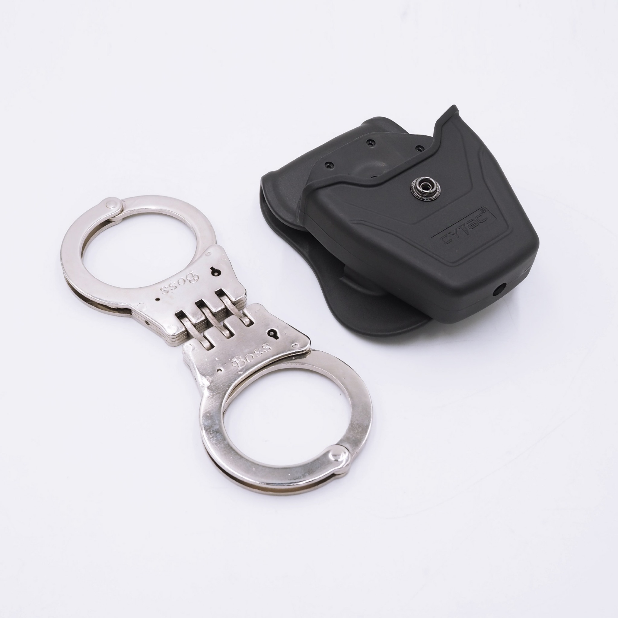 New. ซองกุญแจมือชนิดบานพับ แบบไม่มีฝาปิ ( Cytac Hinged Handcuff case #CY-CUFP3A 🔱ผลิตจาก Polymer เกรดคุณภาพ 🔱เหมาะสำหรับกุญแจมือชนิดบานพั ที่มีขนาดเส้นผ่านศูนย์กลางภายนอก 2.95" ( 75.2mm 🔱มีตัวล็อคภายในทำให้แน่น ไม่ร่วงหล่น แม้