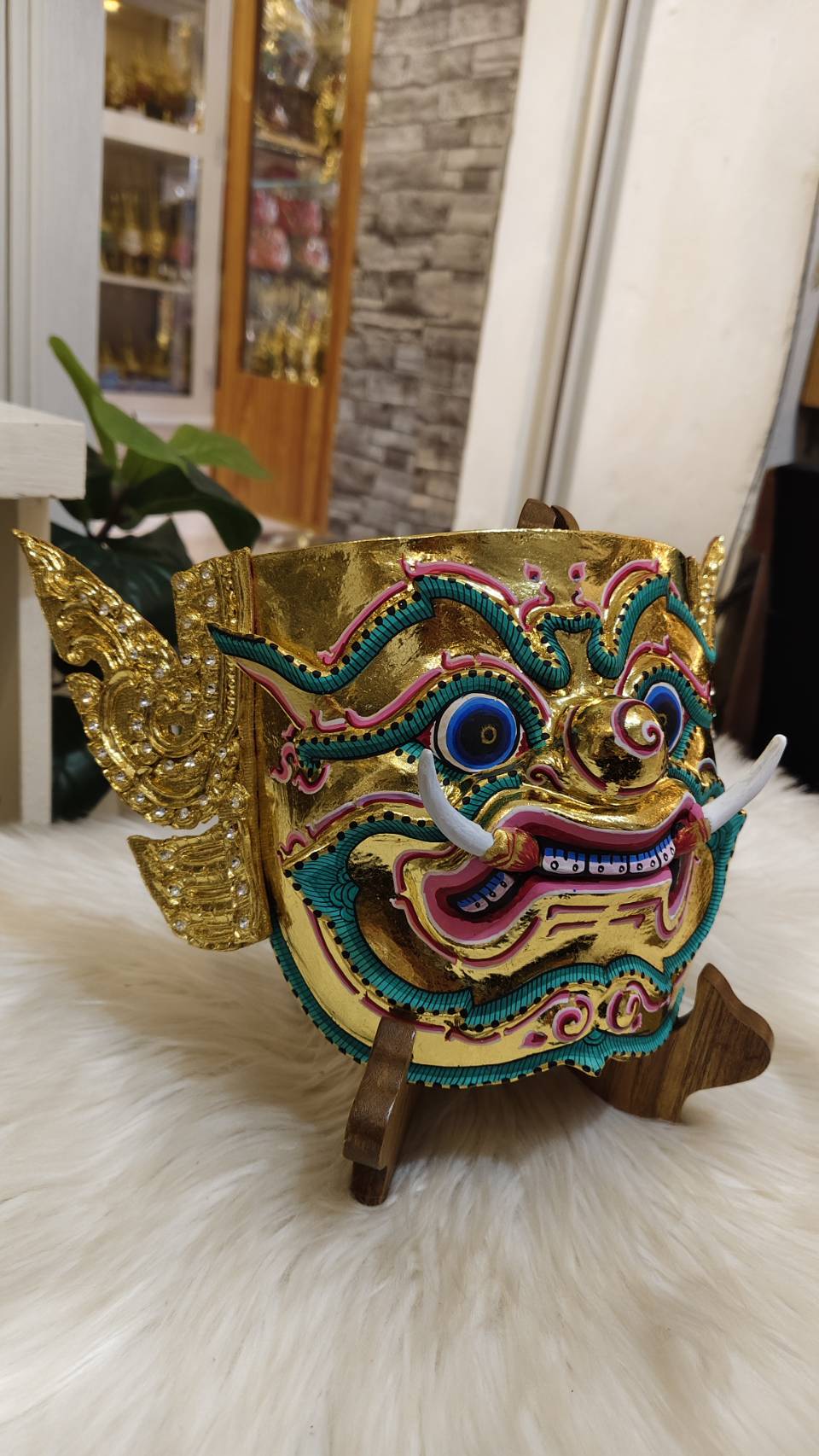 หน้ากากยักษ์ (หน้าทอง)