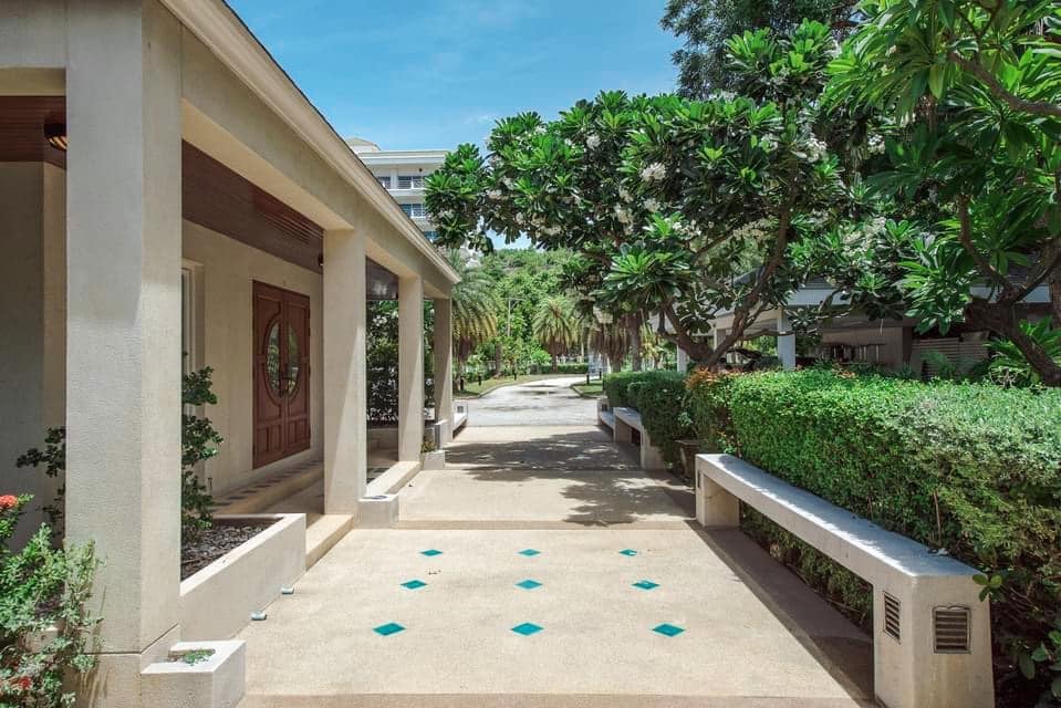 HR15042 บ้านพักติดทะเลหัวหิน The Sunny Beach Villa