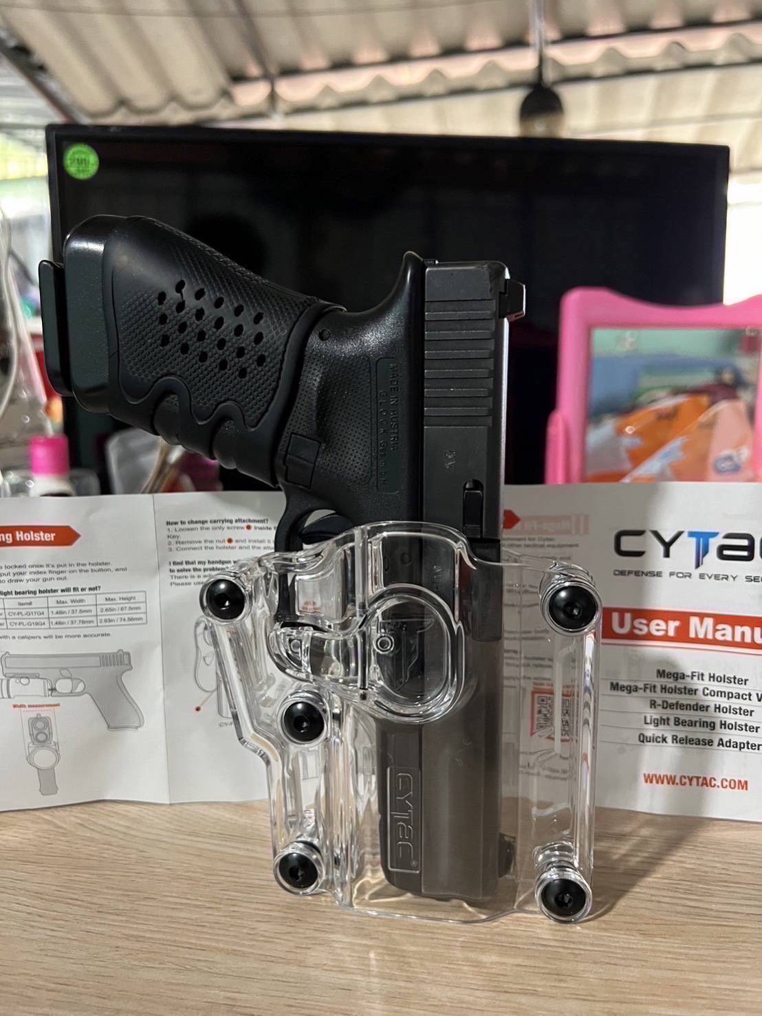 New.ซอง Megafit แบบใส ( Transparent Cytac Mega-Fit Holster ) -ซองปืนที่ออกแบบมาให้สามารถใช้งานได้หลากหลายรุ่น (ตามตารางแนบ) เช่น Glock , Sig Sauer, CZ , Beretta, Ruger , S&W, Walther, Colt, Taurus และอื่นๆ -ผลิตจากวัสดุ Polymer ชนิดใส -ซองถูกออกแบบให้ปลดล