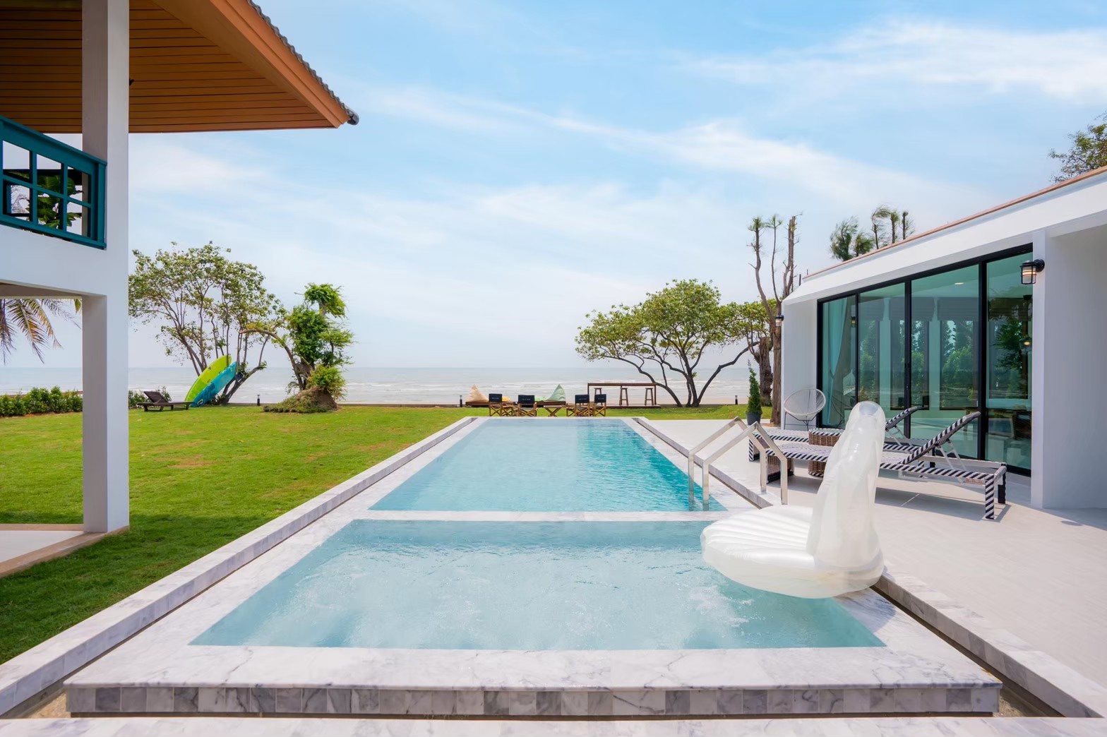 HR15050 บ้านพักติดทะเล The Century Beach Villa Cha Am