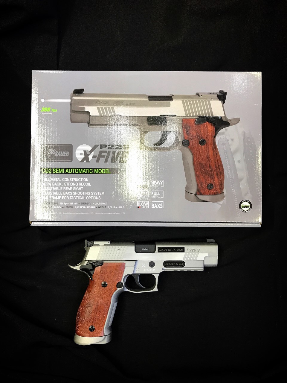 https://youtu.be/7J4wyMSnt18 Cybergun SIG Sauer P226 X-Five Co2 Product Brand: Cybergun Weight: 1,219 g Length: 225 mm Magazine: 26 BBs Max Velocity 388 fps Shooting Mode: Semi Auto ราคาพิเศษ