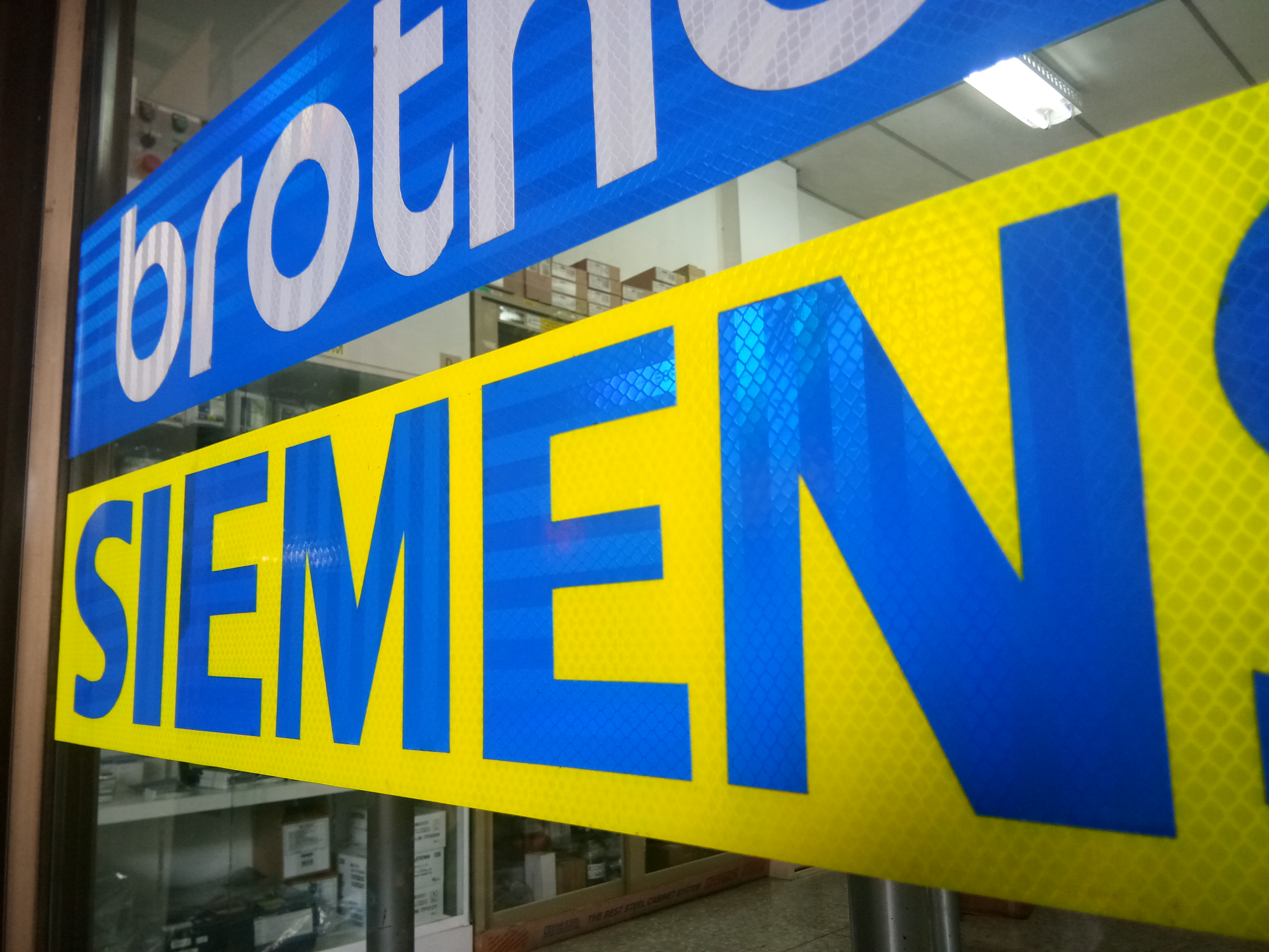 รับตัดสติ๊กเกอร์ 3M สูงสุด 48 นิ้ว ไม่ต้องต่อ ป้ายสติ๊กเกอร์