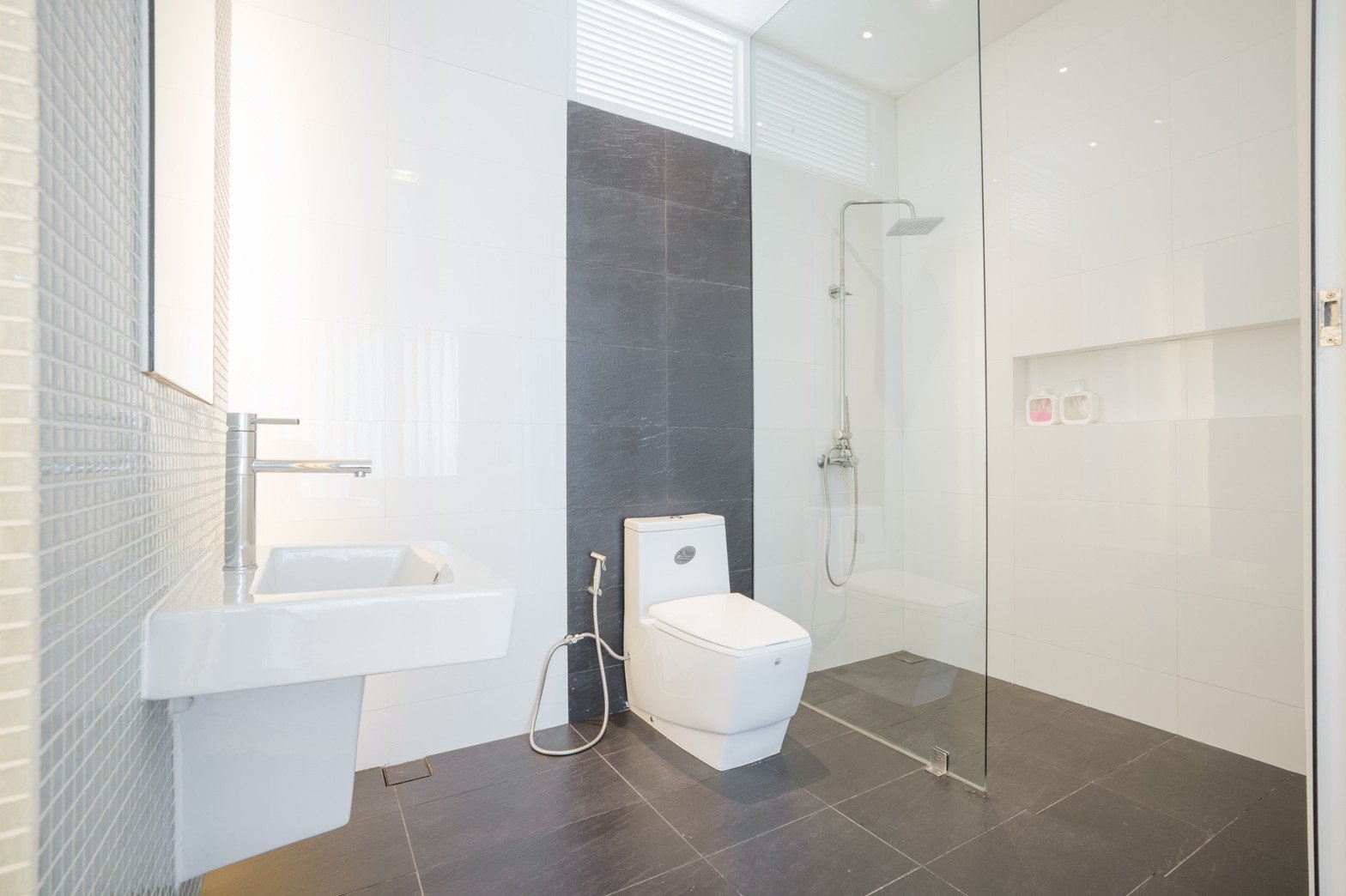 HR15049 บ้านพักติดทะเล The Breezy Beach Pool Villa Cha Am