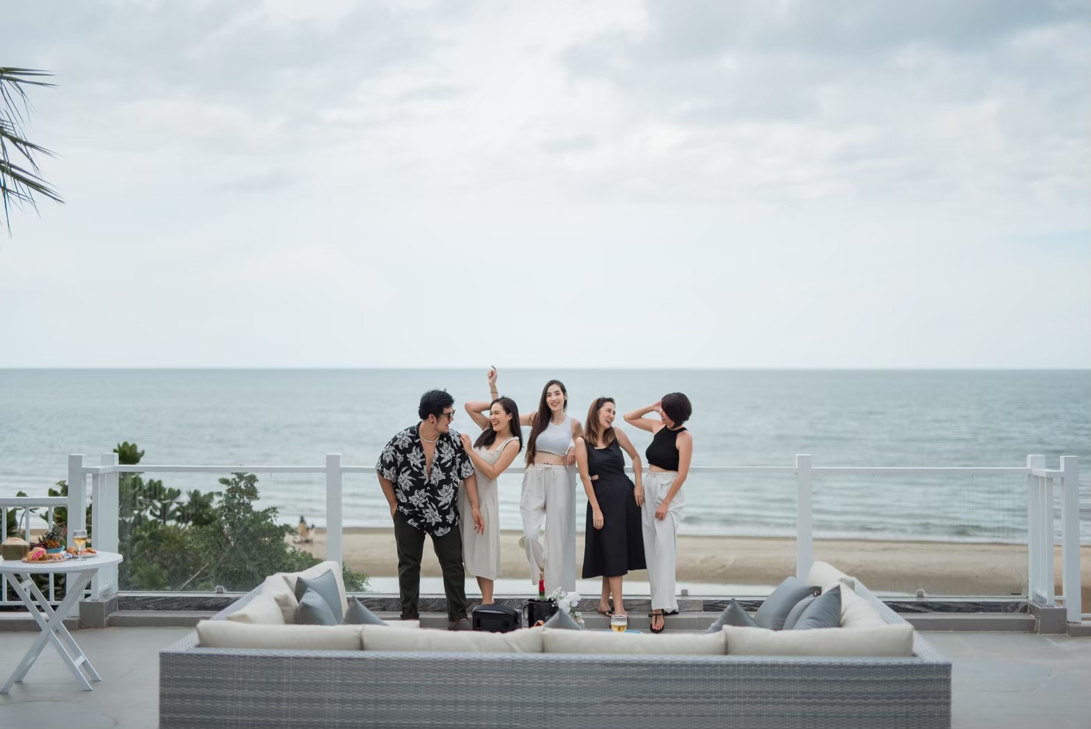 HR15045 บ้านพักติดทะเล The Moon Beach Villa