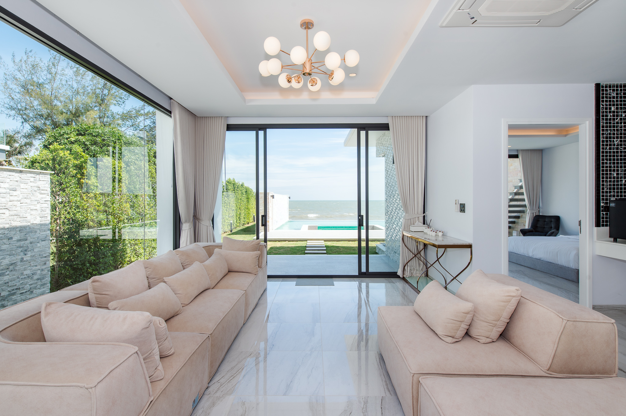 HR15066 บ้านพักติดทะเลหัวหิน The Casa Rocca Beach Villa HuaHin