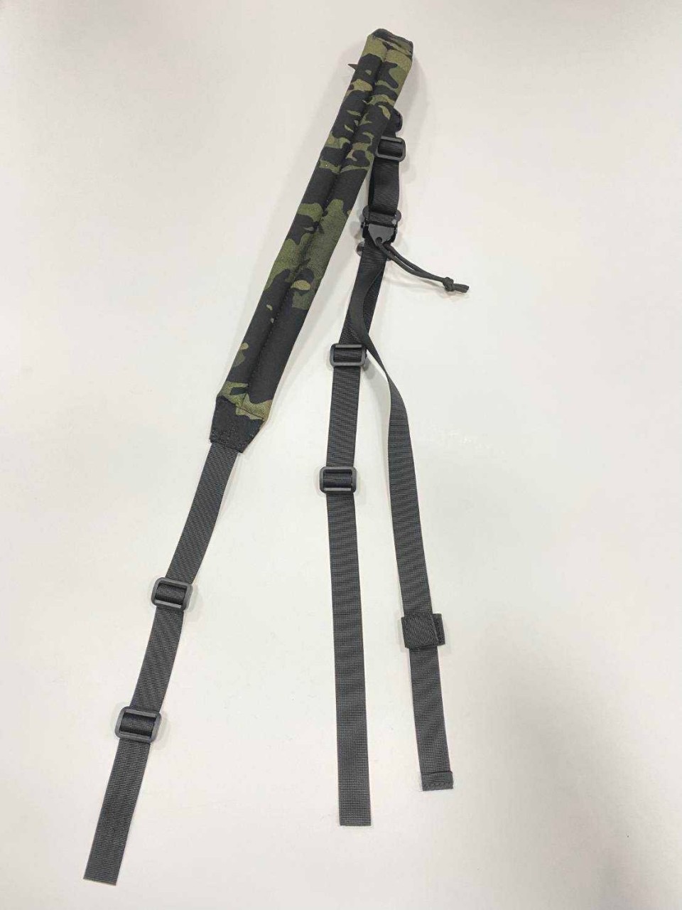 (star)สินค้ามี สีพรางดำ เข้ามาใหม่ค่ะ (fire)สายสะพาย Viking MK2 ( Viking MK2 Padded Sling ) 🔗 ผลิตจากผ้า Nylon 1000D 🔗 สายสะพาย 2 จุด แบบอเนกประสงค์ ปรับใช้งานกับ M16, M4, ลูกกรด, ลูกซอง และอื่นๆ ได้ 🔗 มี Quick Pull Adjust buckle ป