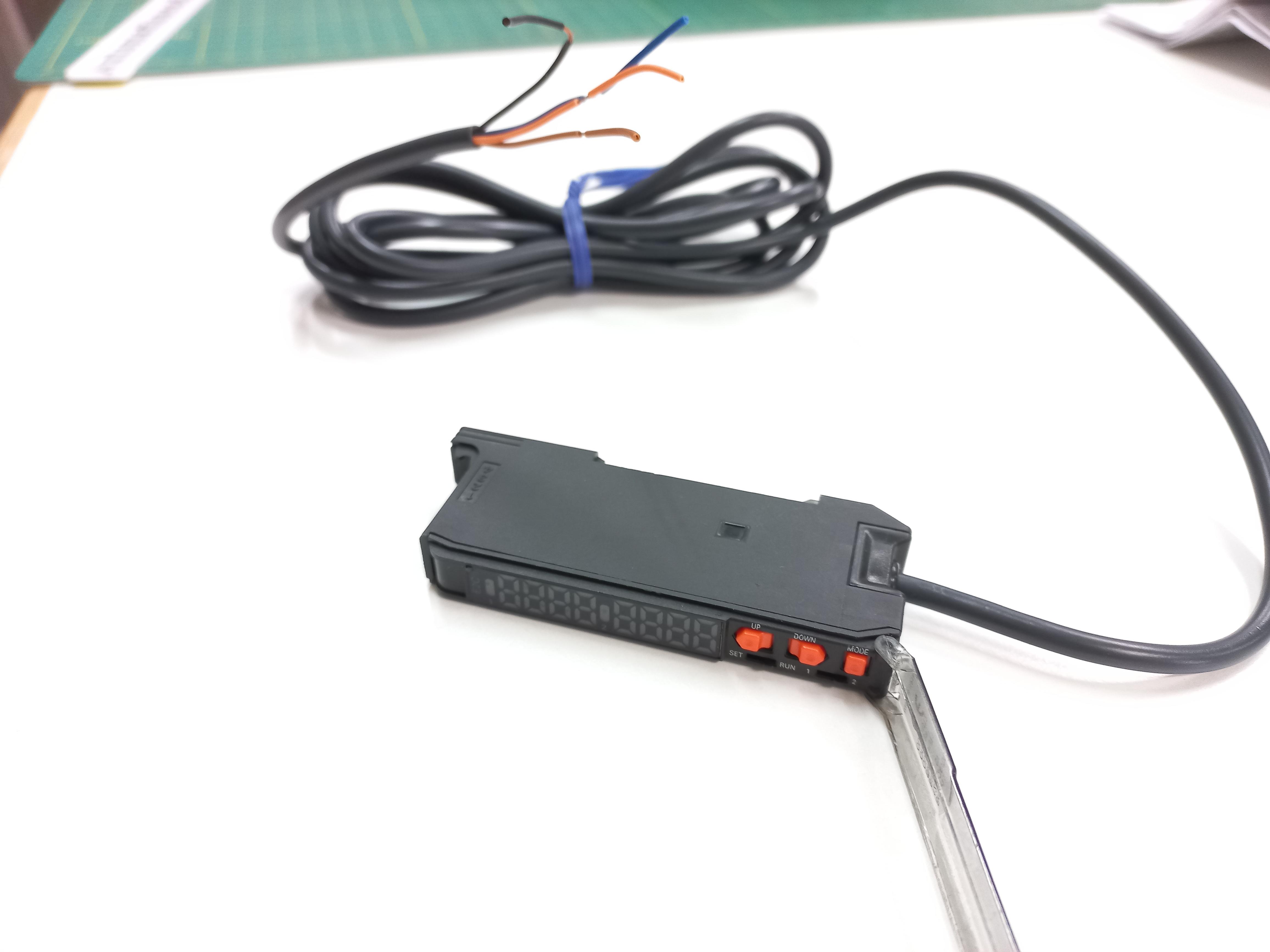 เซ็นเซอร์ OMRON ระยะการตรวจจับ 2 mm Proximity Sensor + ตัวขยายสัญญาณ