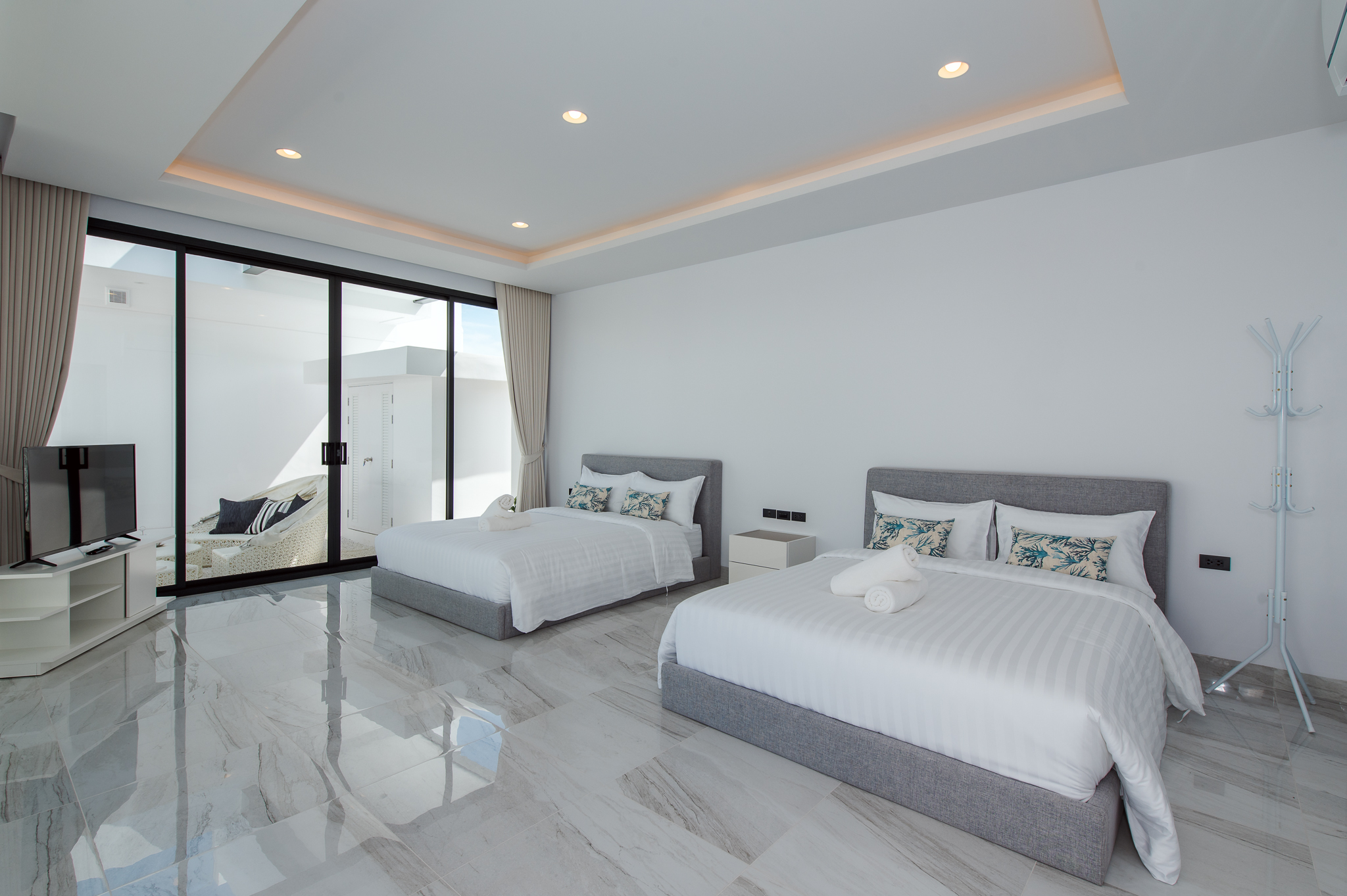 HR15066 บ้านพักติดทะเลหัวหิน The Casa Rocca Beach Villa HuaHin