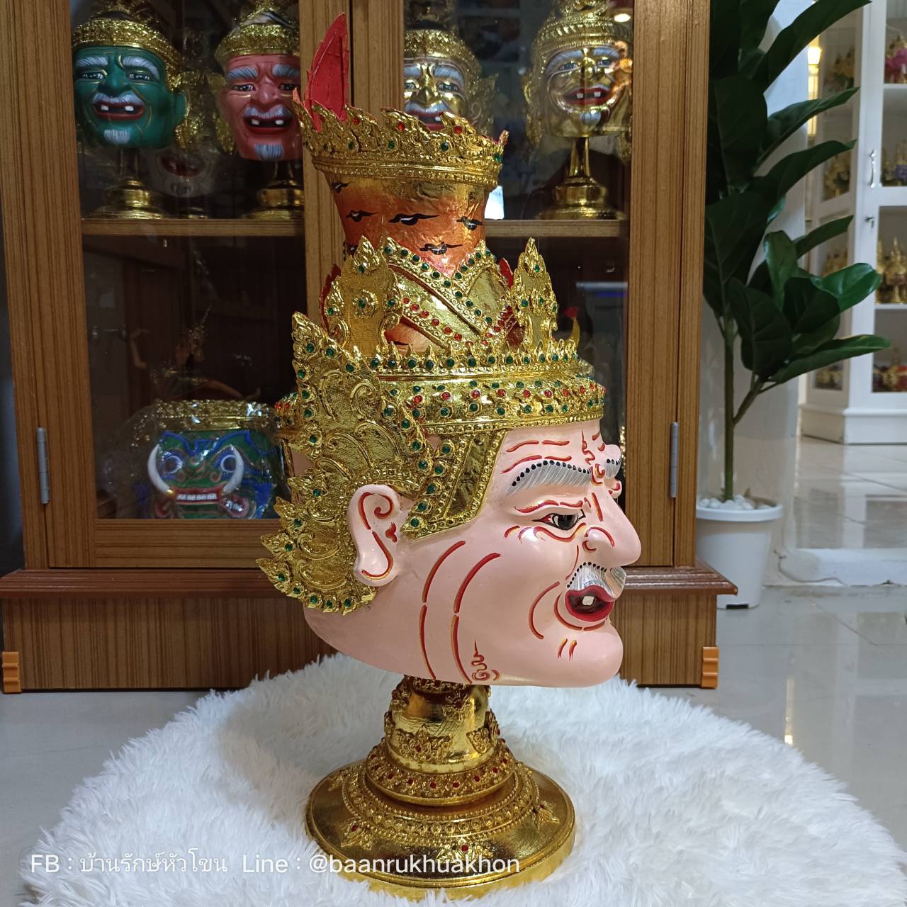 เศียรพ่อแก่ (หน้าสีเนื้อ) ขนาดครอบ พร้อมฐานไม้อัดสีแดงฟรี