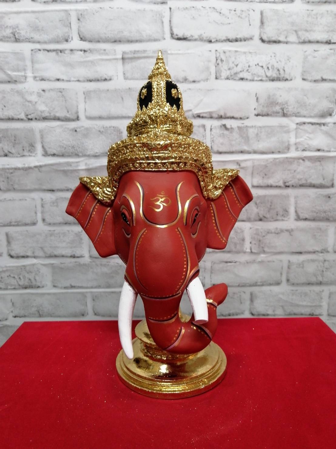 เศียรครู พระพิฆเนศ (สีแดง) ขนาดผลส้มโอ พร้อมฐานปิดทอง