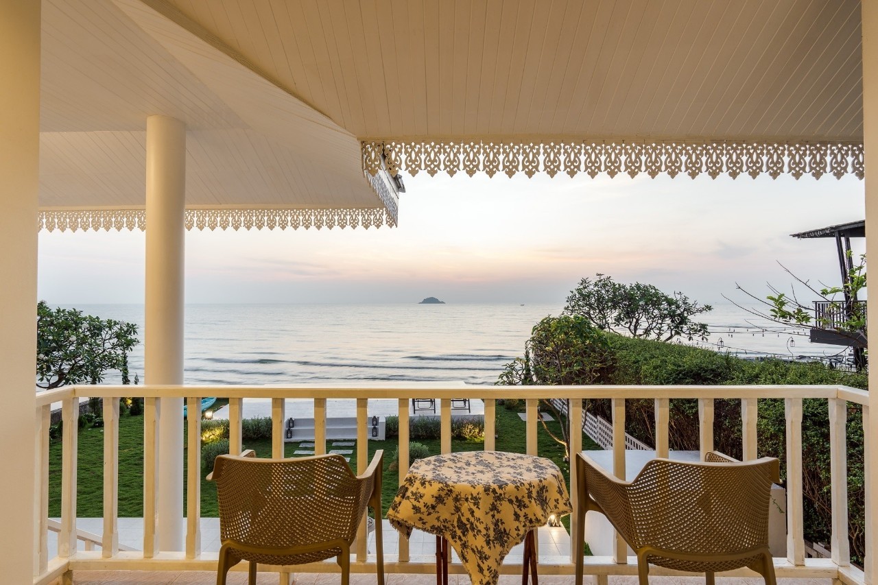 HR15076 บ้านพักติดทะเลหัวหิน The Luxe Beach Villa