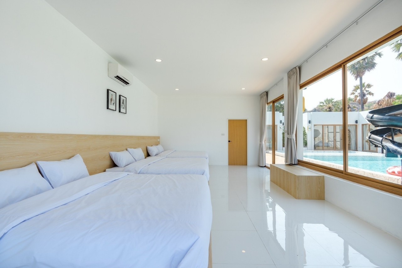 HR15080 The Bristol Beach Huahin Pool villa