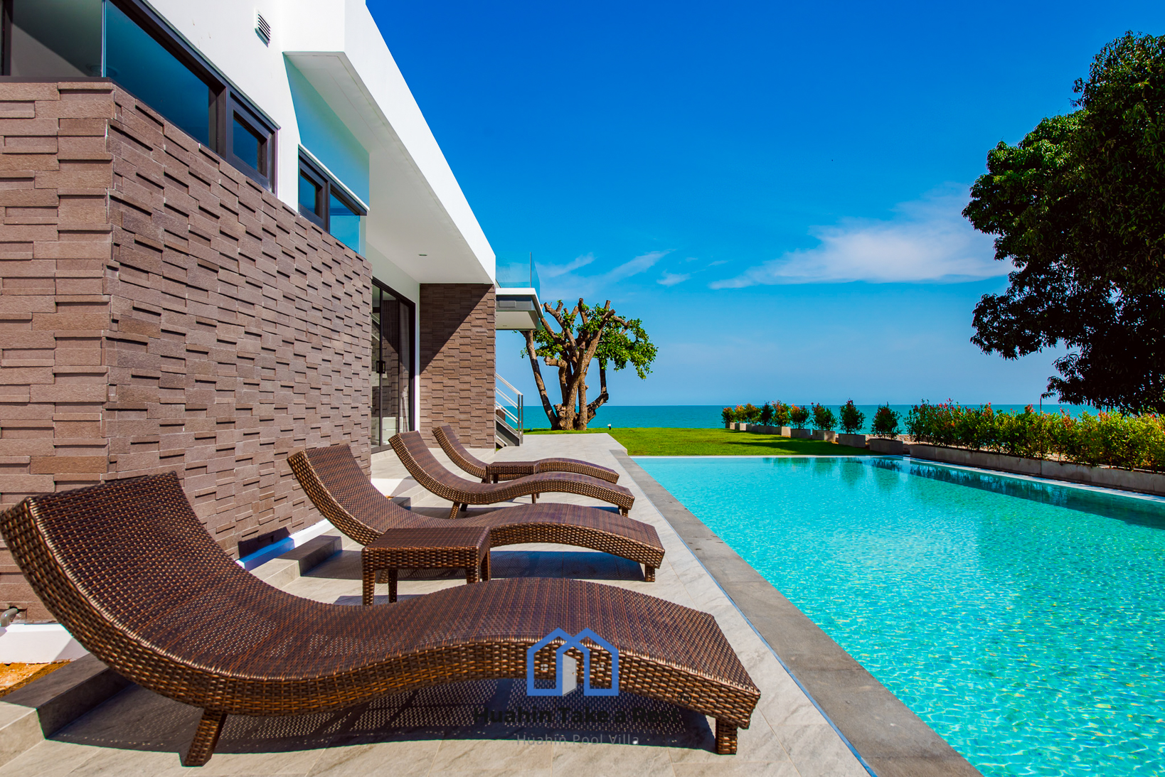 HR15039 บ้านพักติดทะเลหัวหิน The Premium Beach Villa Hua Hin