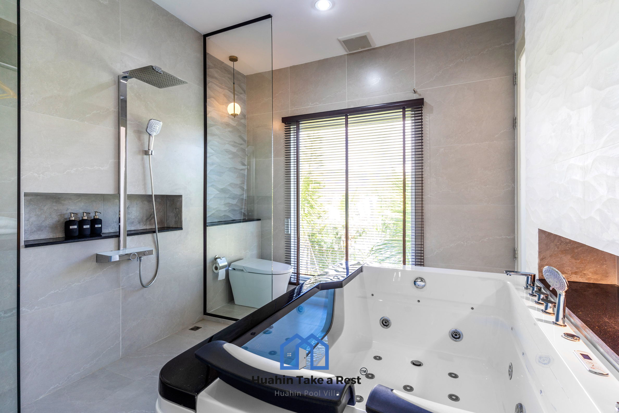 HR15051 บ้านพักติดทะเล The Colonial Beach สามร้อยยอด