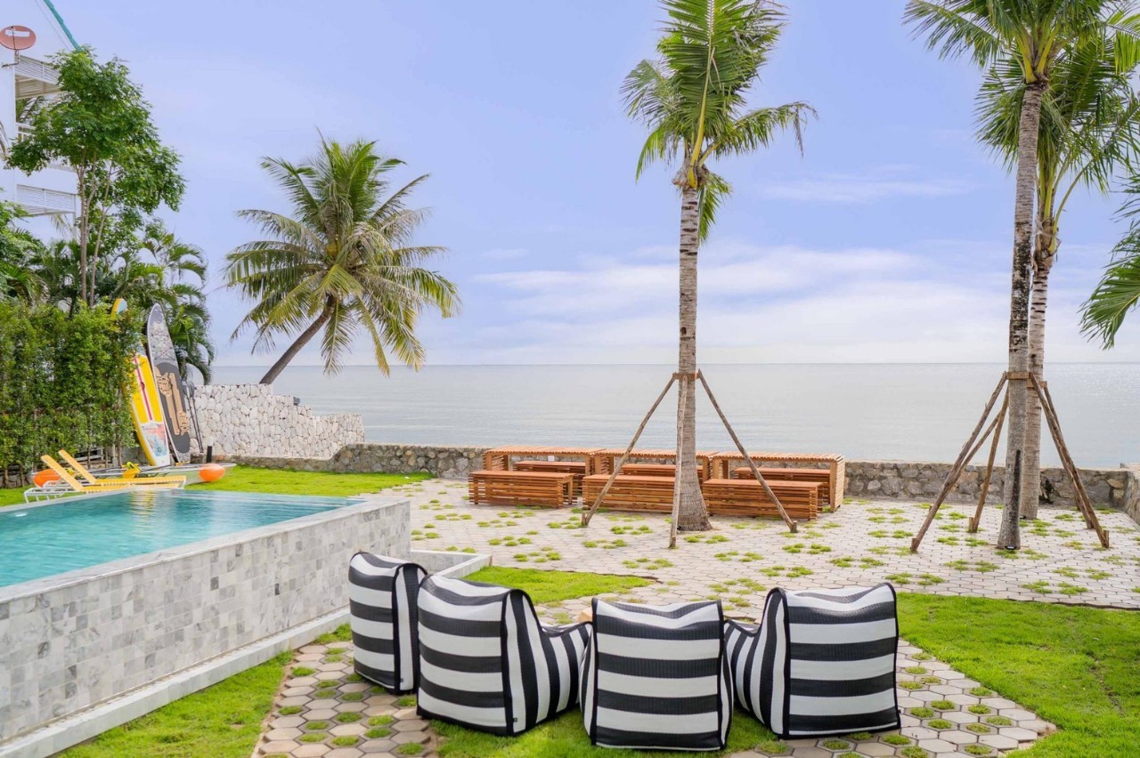 HR15058 บ้านพักติดทะเลชะอำ The Coze Sea Beachfront Pool Villa Cha Am