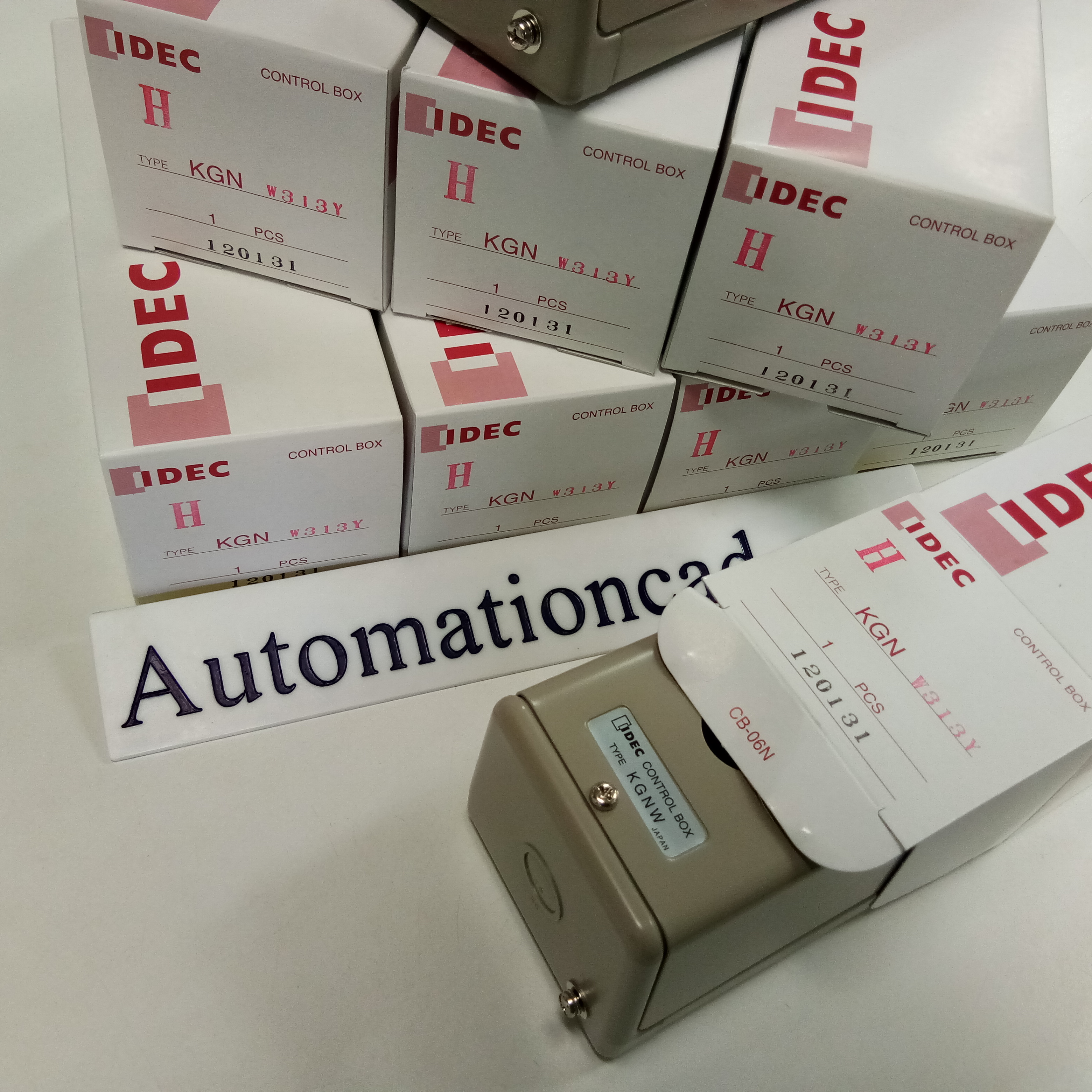 กล่องเหล็ก 3 รู Φ22mm IDEC Control Box KGN Series กล่องคอนโทรล ใส่ปุ่มกด