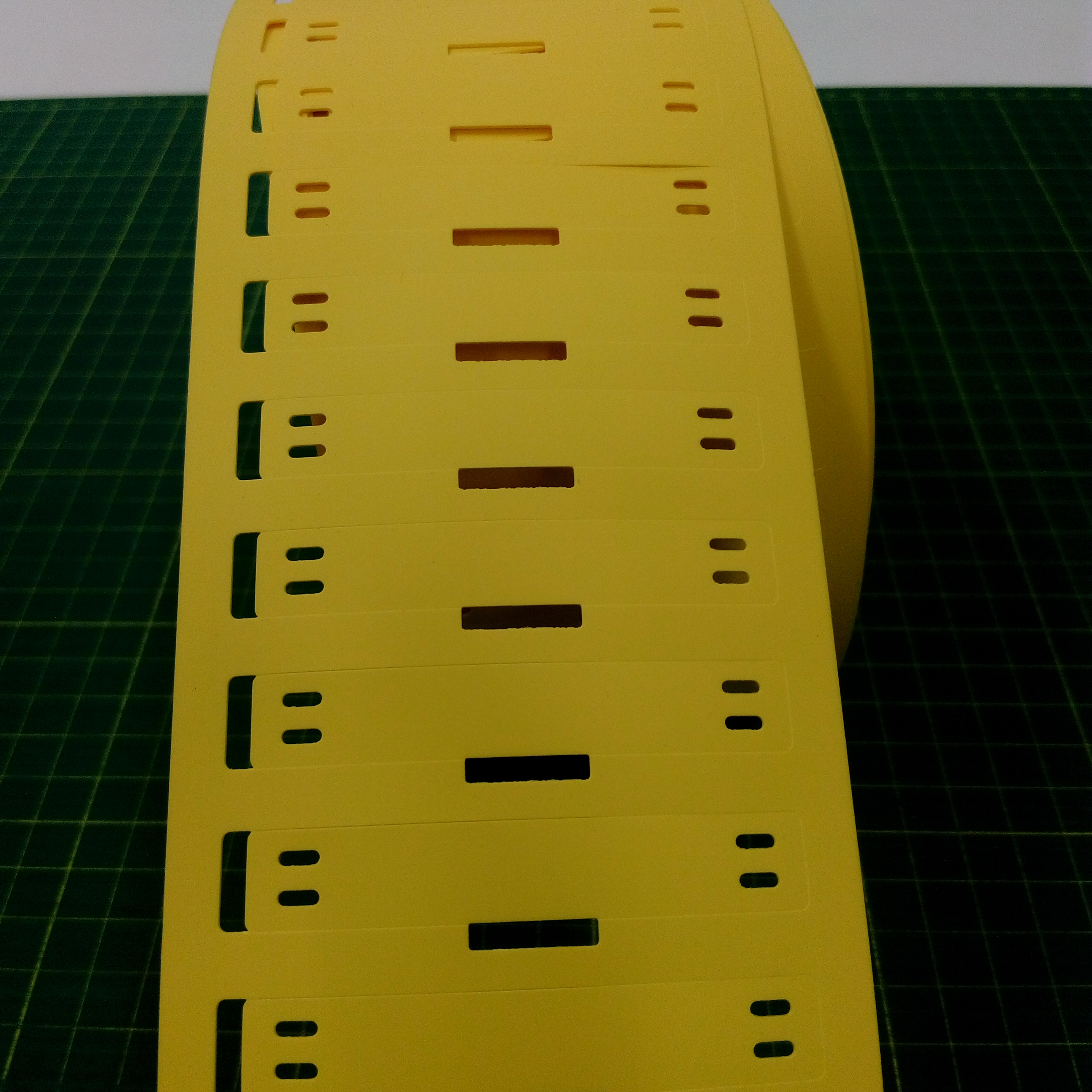 TAG มาร์คสายไฟ Polyurethane สีเหลือง เบอร์มาร์คสายไฟ CABLE MARKER