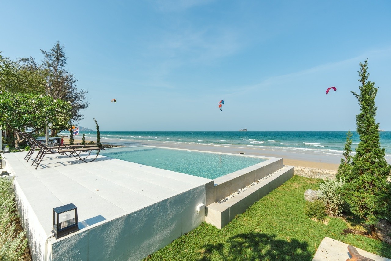 HR15076 บ้านพักติดทะเลหัวหิน The Luxe Beach Villa