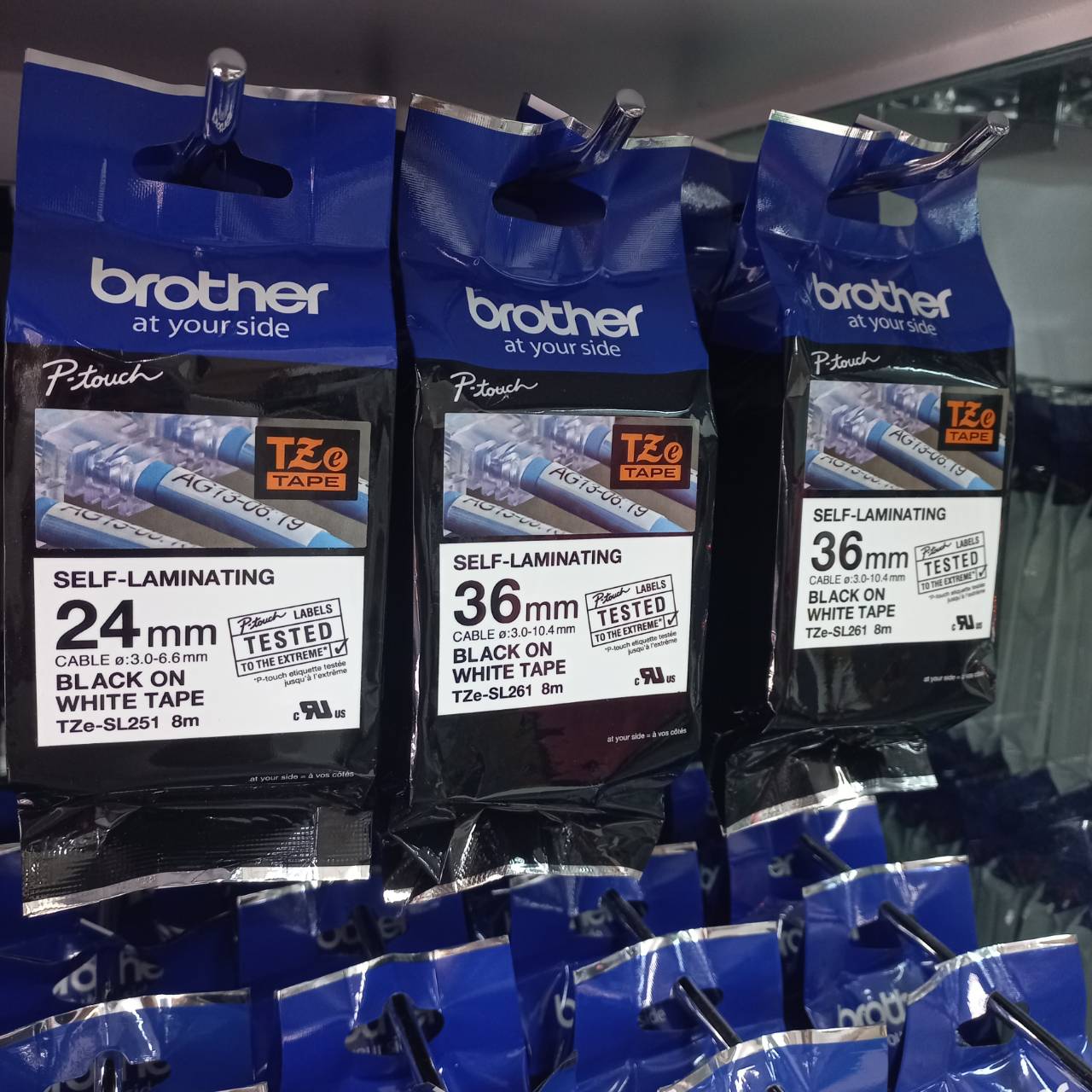 สติ๊กเกอร์มาร์คสายไฟ แบบพื้นขาว มีหางใส กึ่งสำเร็จรูป เบอร์มาร์คสายไฟ CABLE MARKER BROTHER TZE-SL261