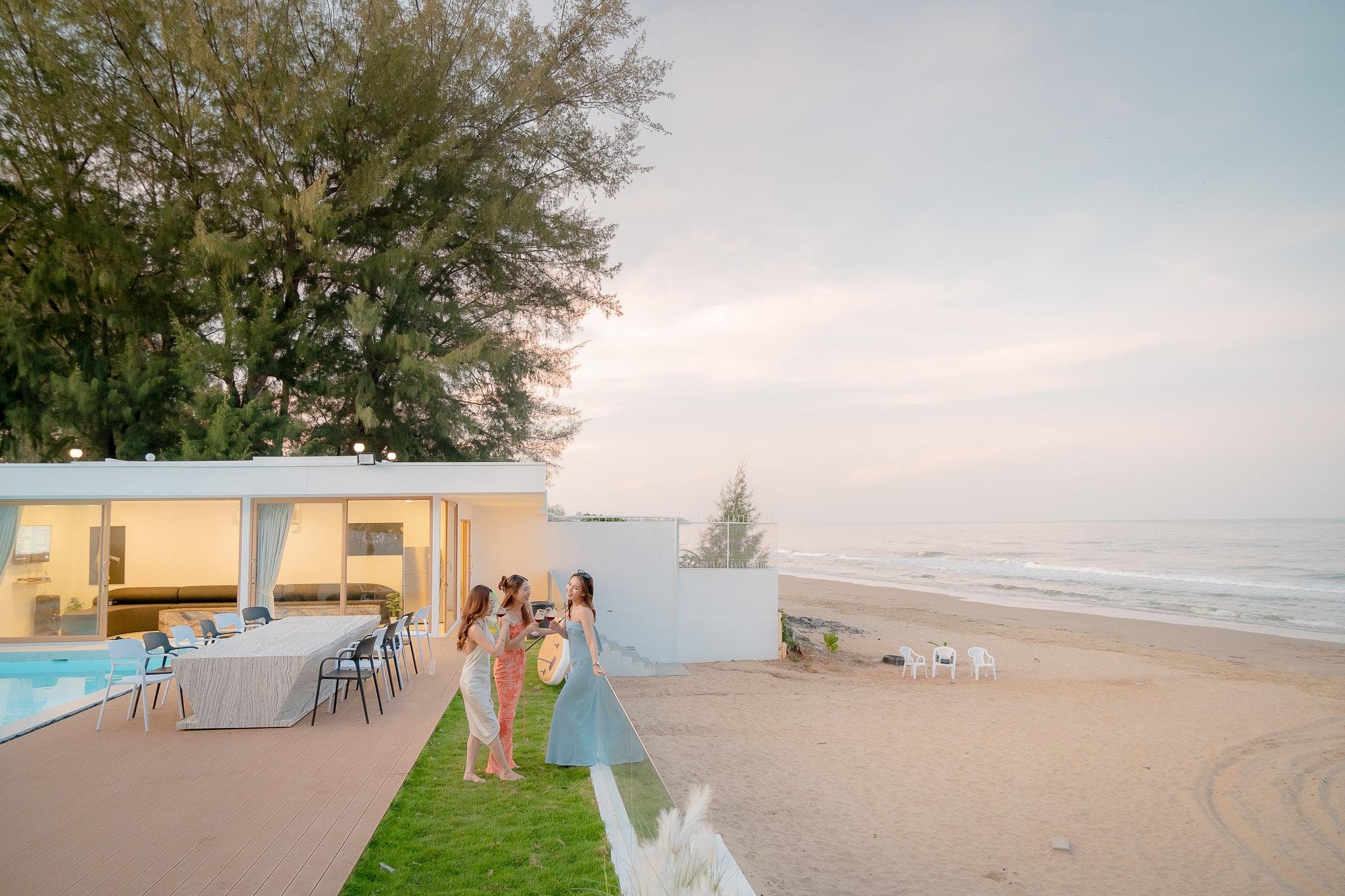 HR15057 บ้านพักติดทะเล The Rocca Beach Villa Pranburi