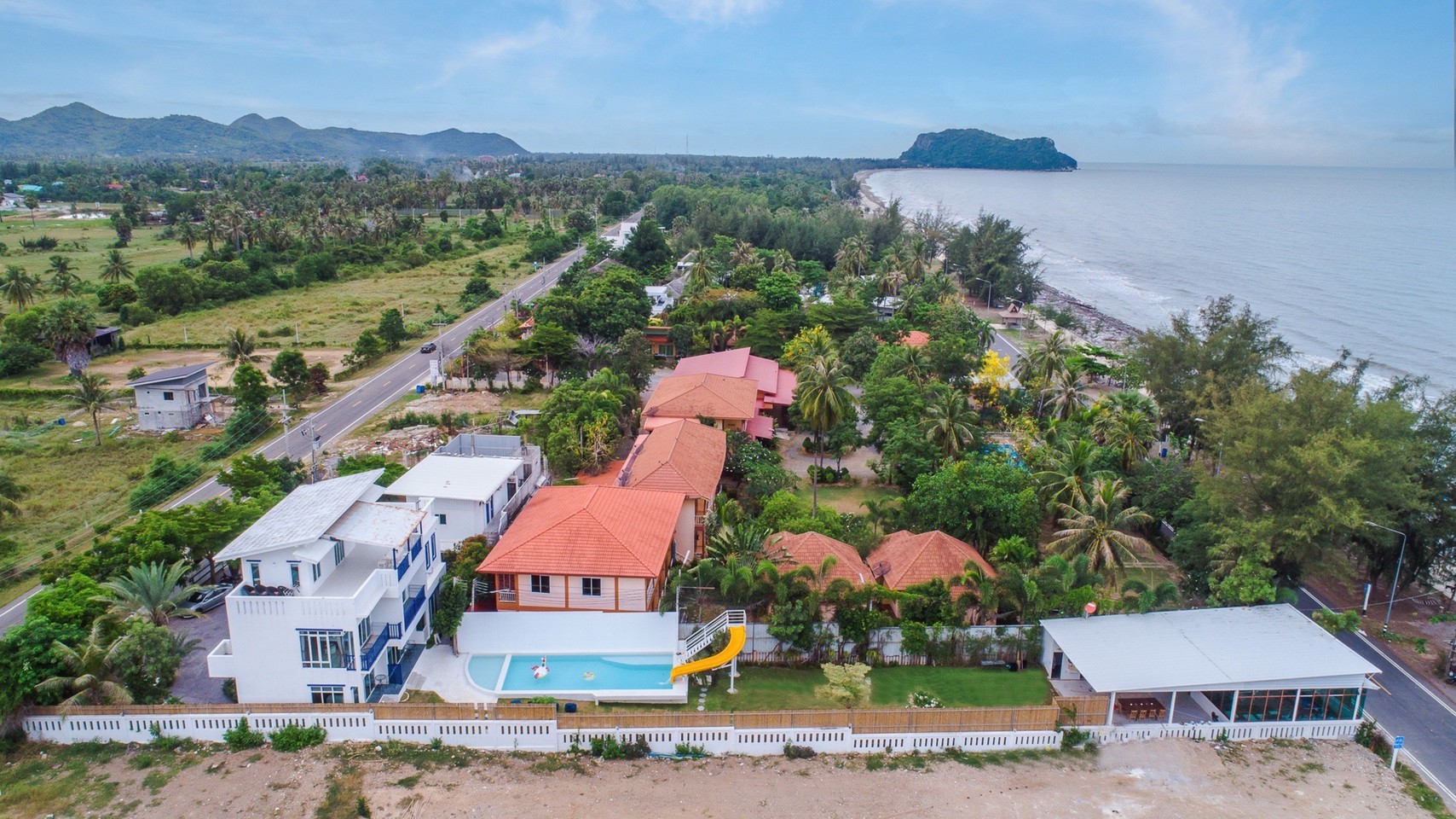 HR15047 บ้านพักติดทะเล The Zarento beach